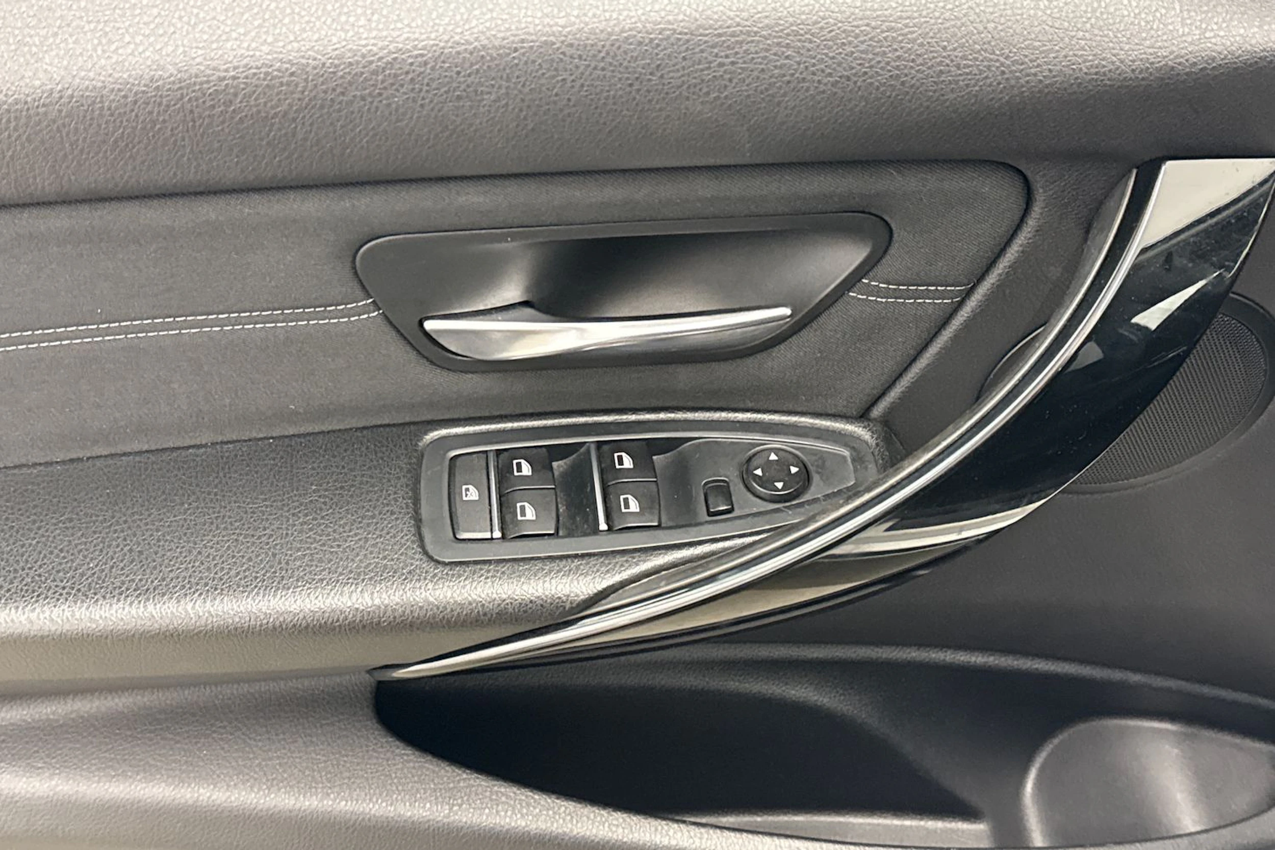 Valkoinen BMW 318 2016 kuva 19.