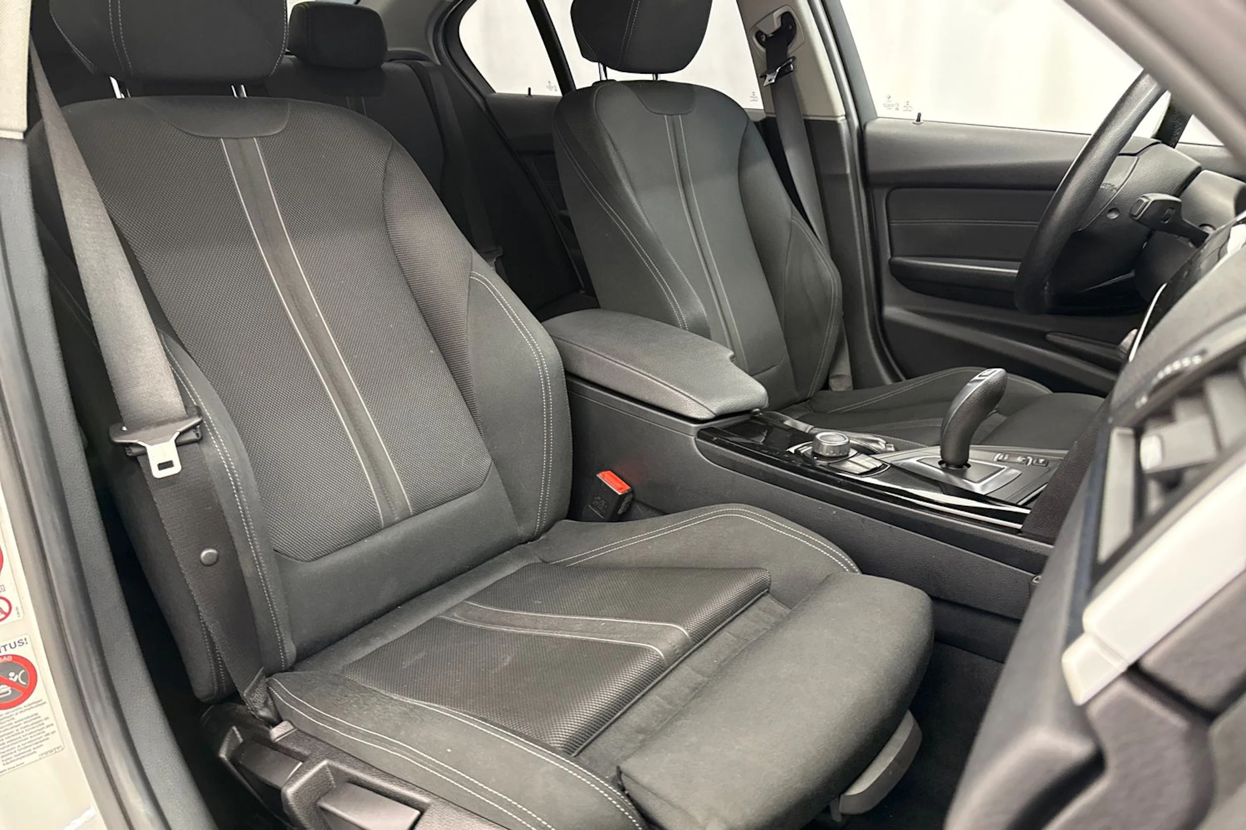 Valkoinen BMW 318 2016 kuva 21.