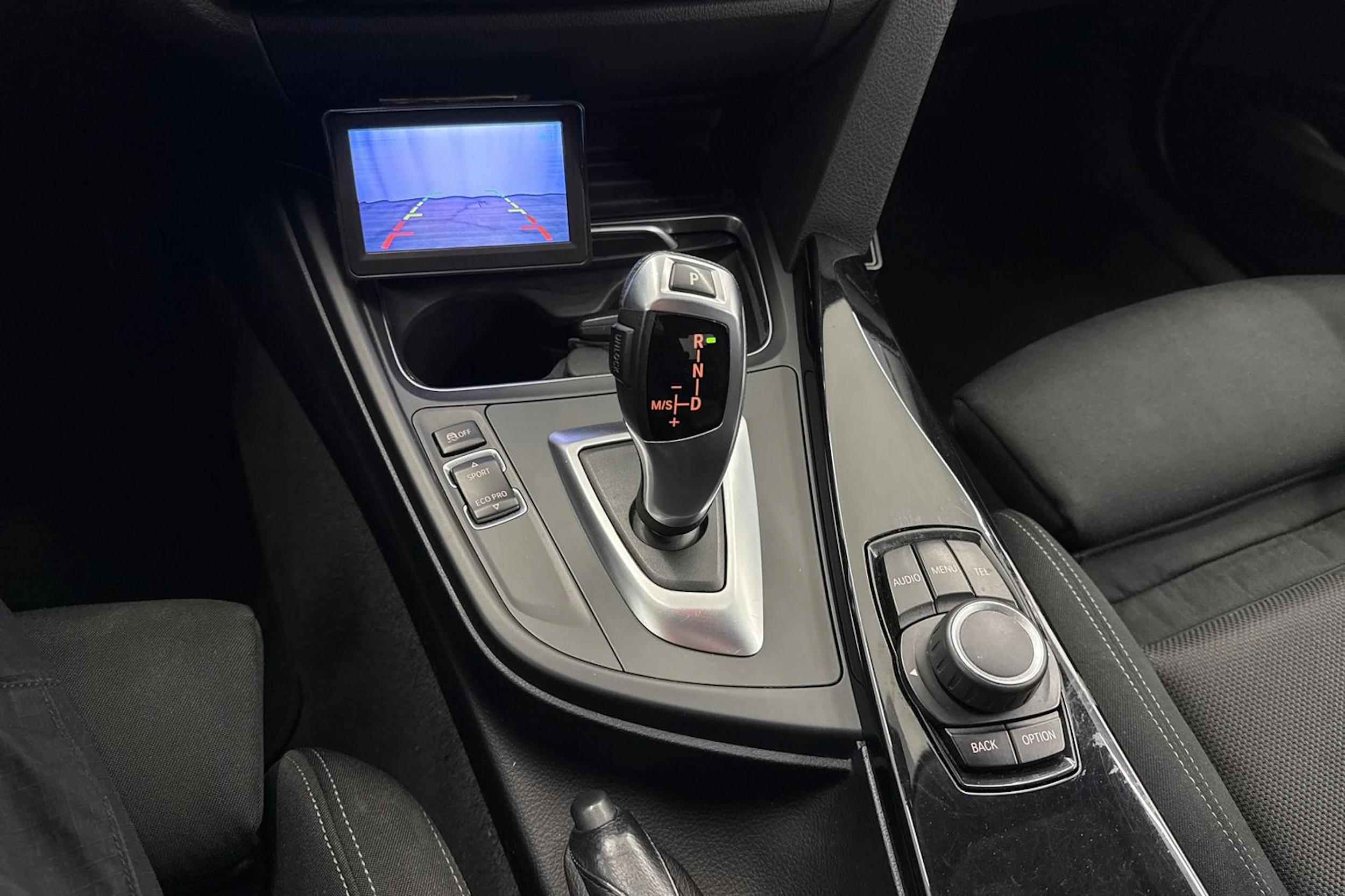 Valkoinen BMW 318 2016 kuva 26.
