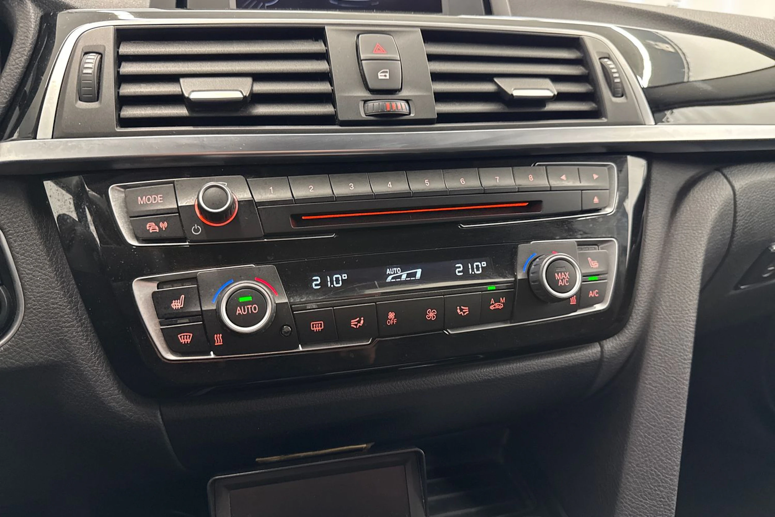 Valkoinen BMW 318 2016 kuva 28.