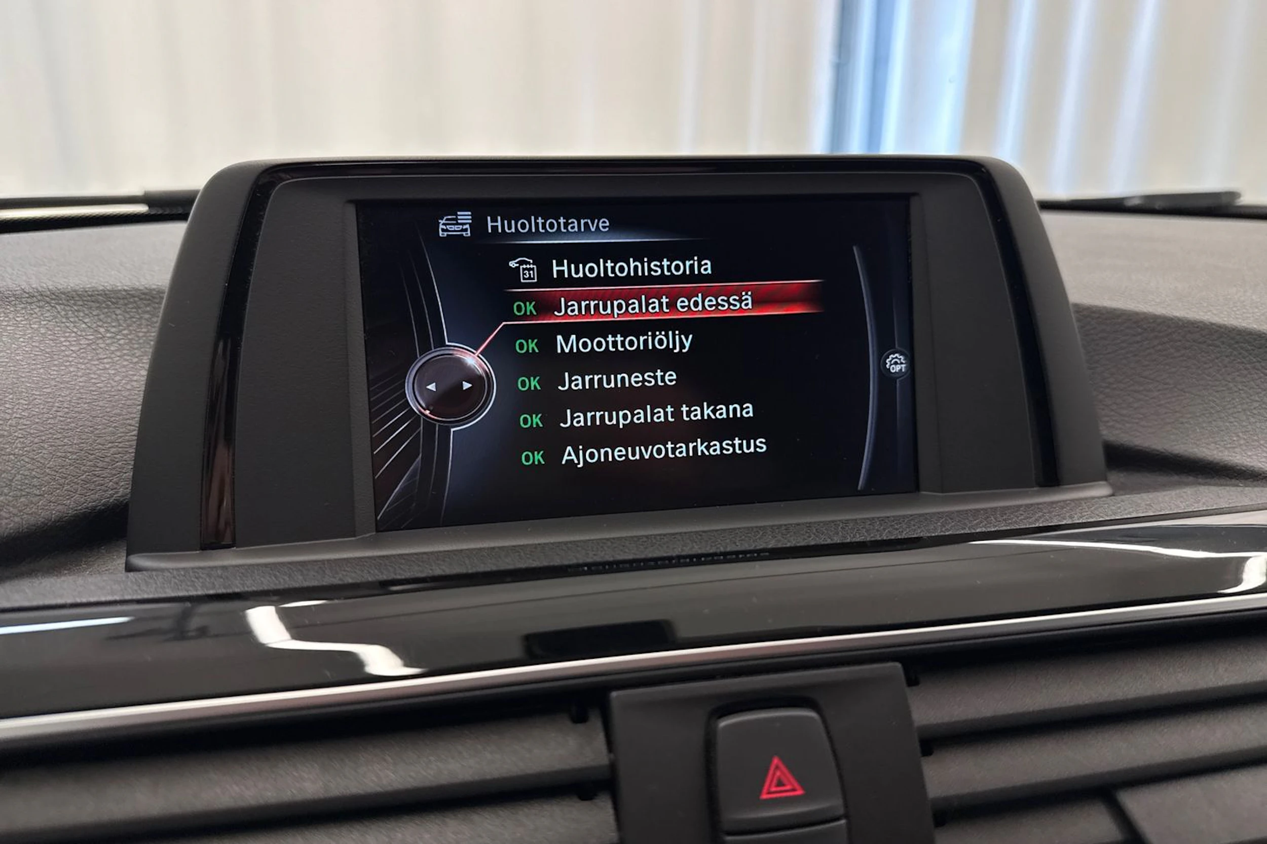 Valkoinen BMW 318 2016 kuva 29.
