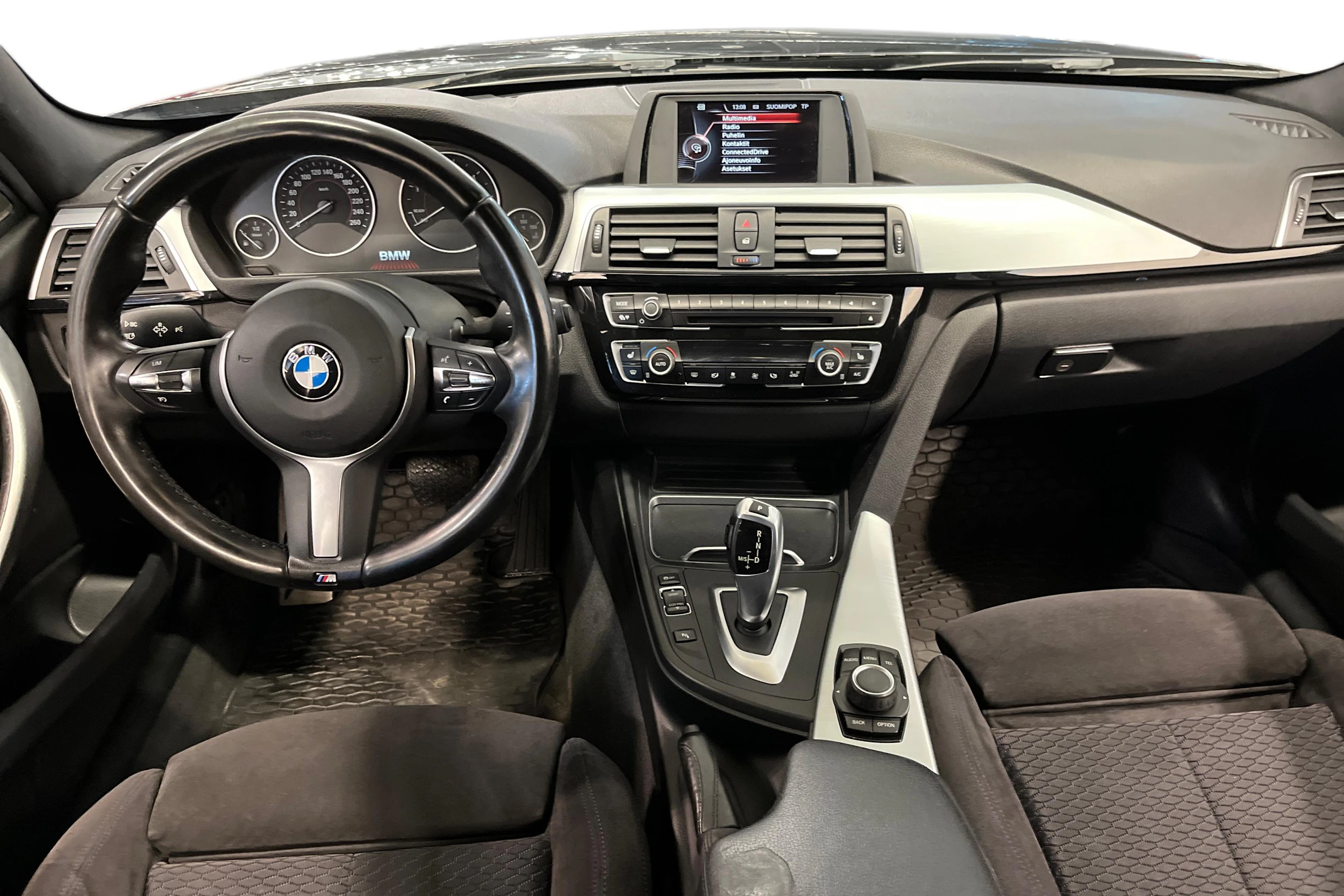 Musta BMW 318 2016 kuva 7.