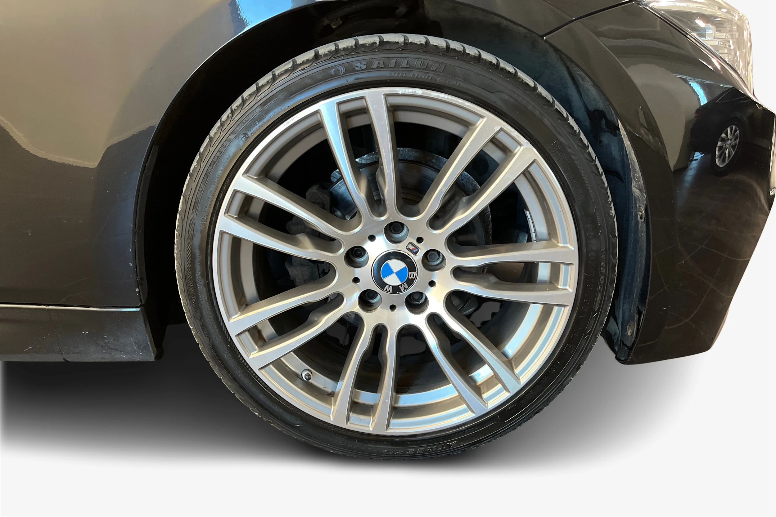 Musta BMW 318 2016 kuva 9.