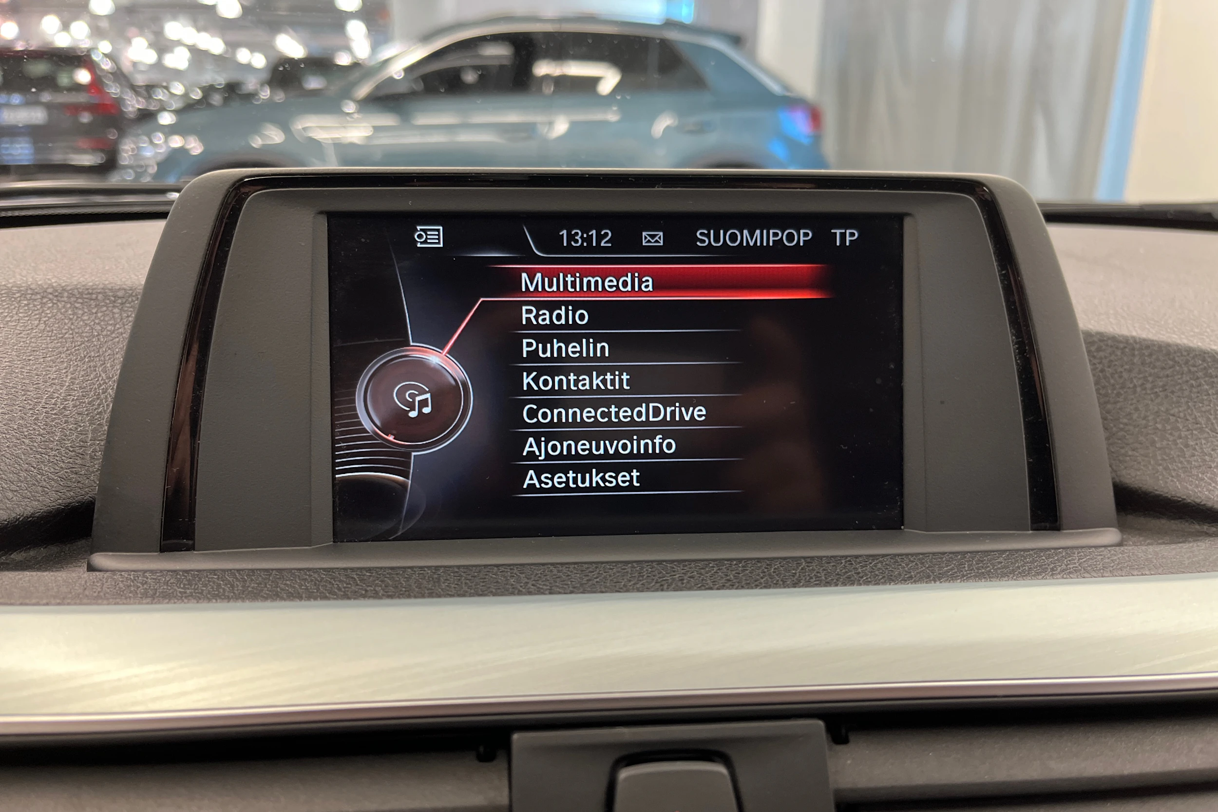 Musta BMW 318 2016 kuva 14.