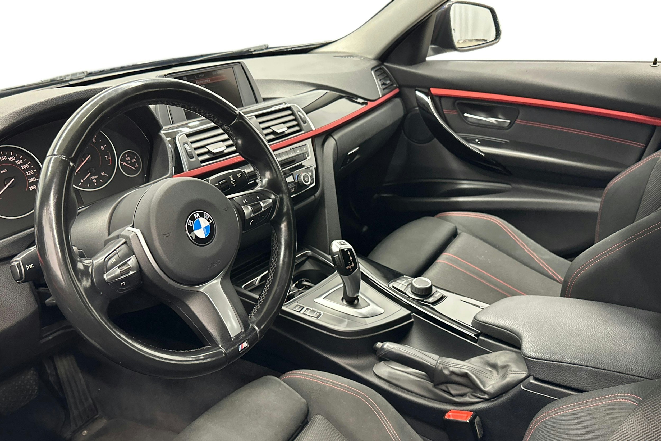 met. sininen BMW 318 2016 kuva 7.