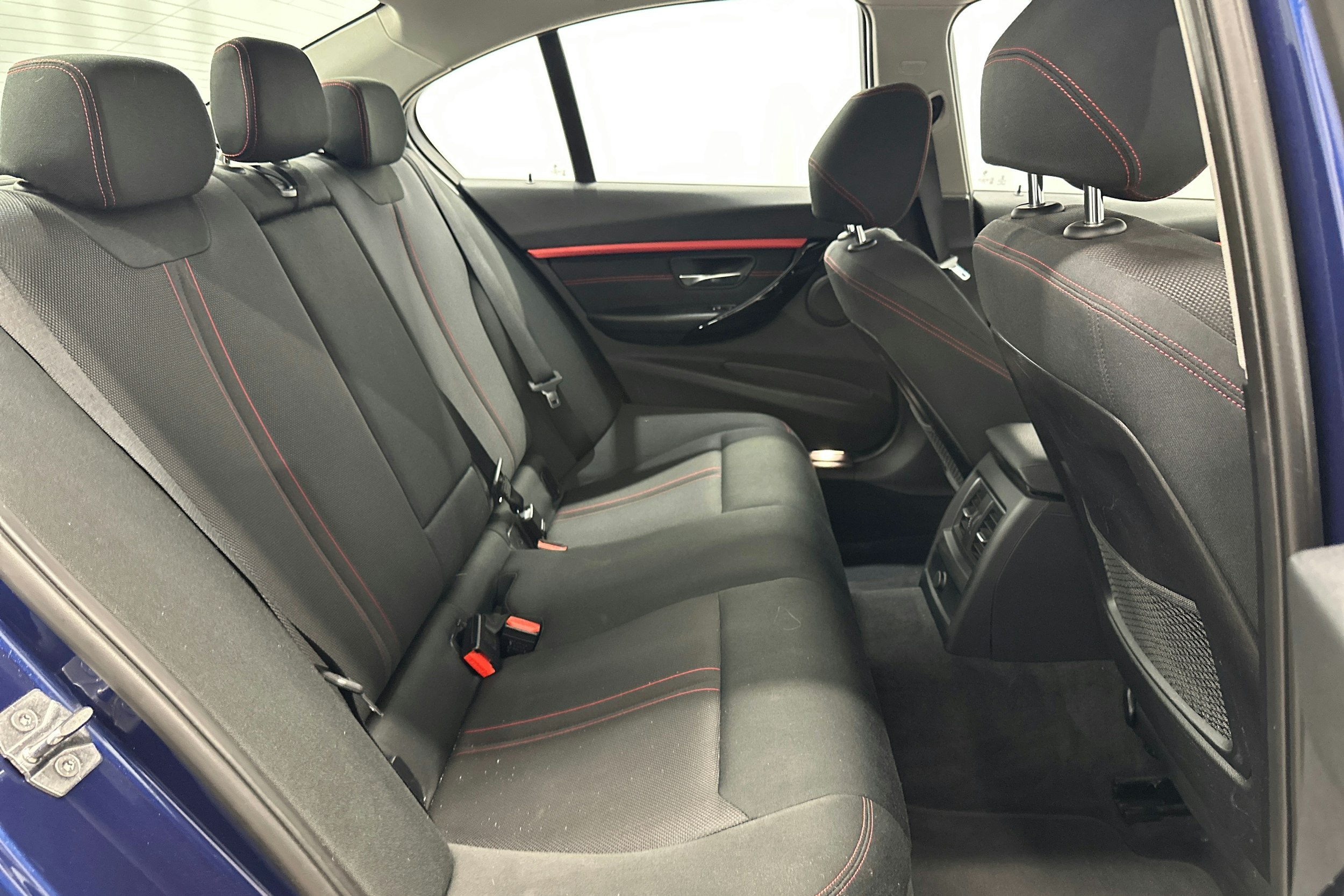 met. sininen BMW 318 2016 kuva 13.