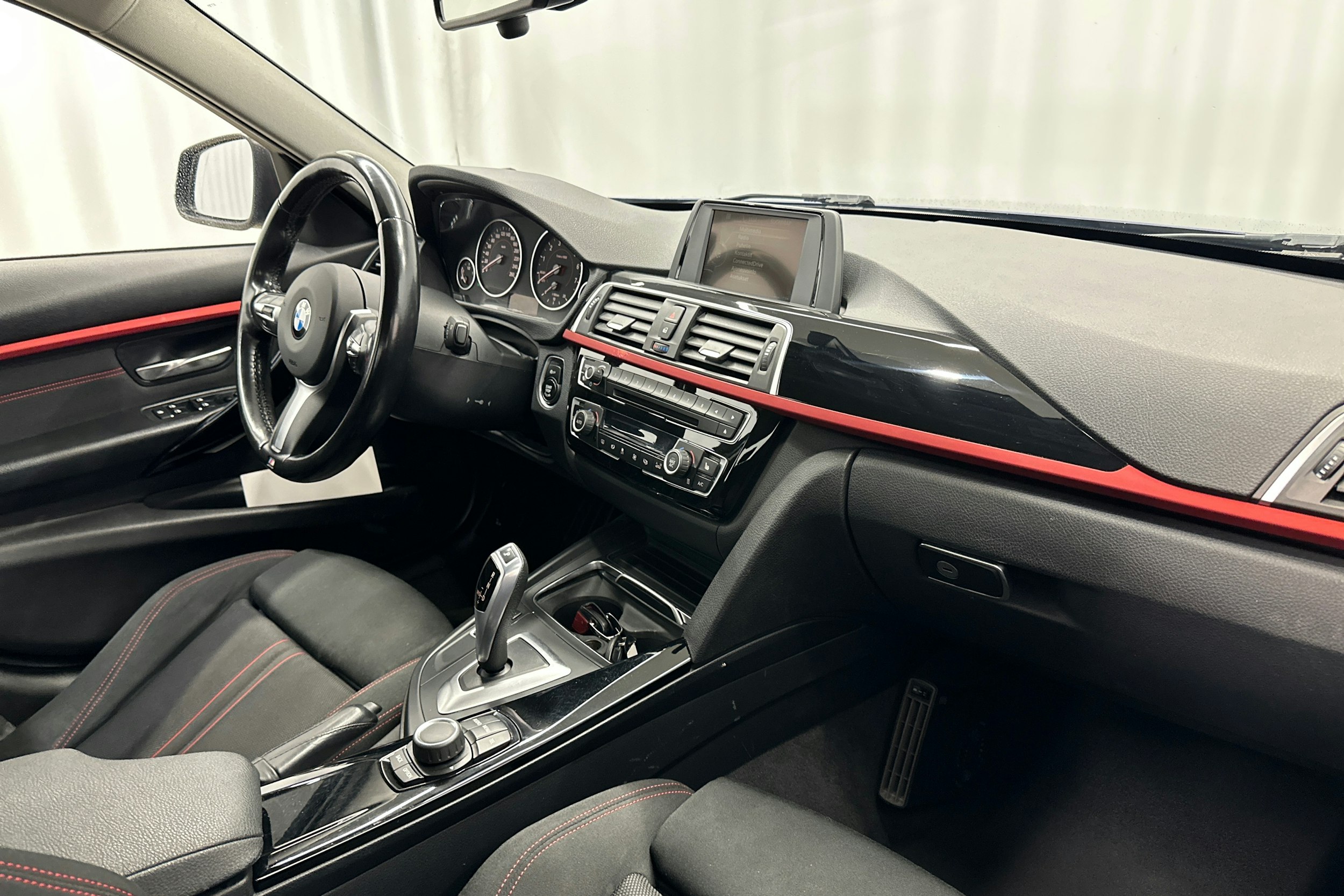 met. sininen BMW 318 2016 kuva 14.