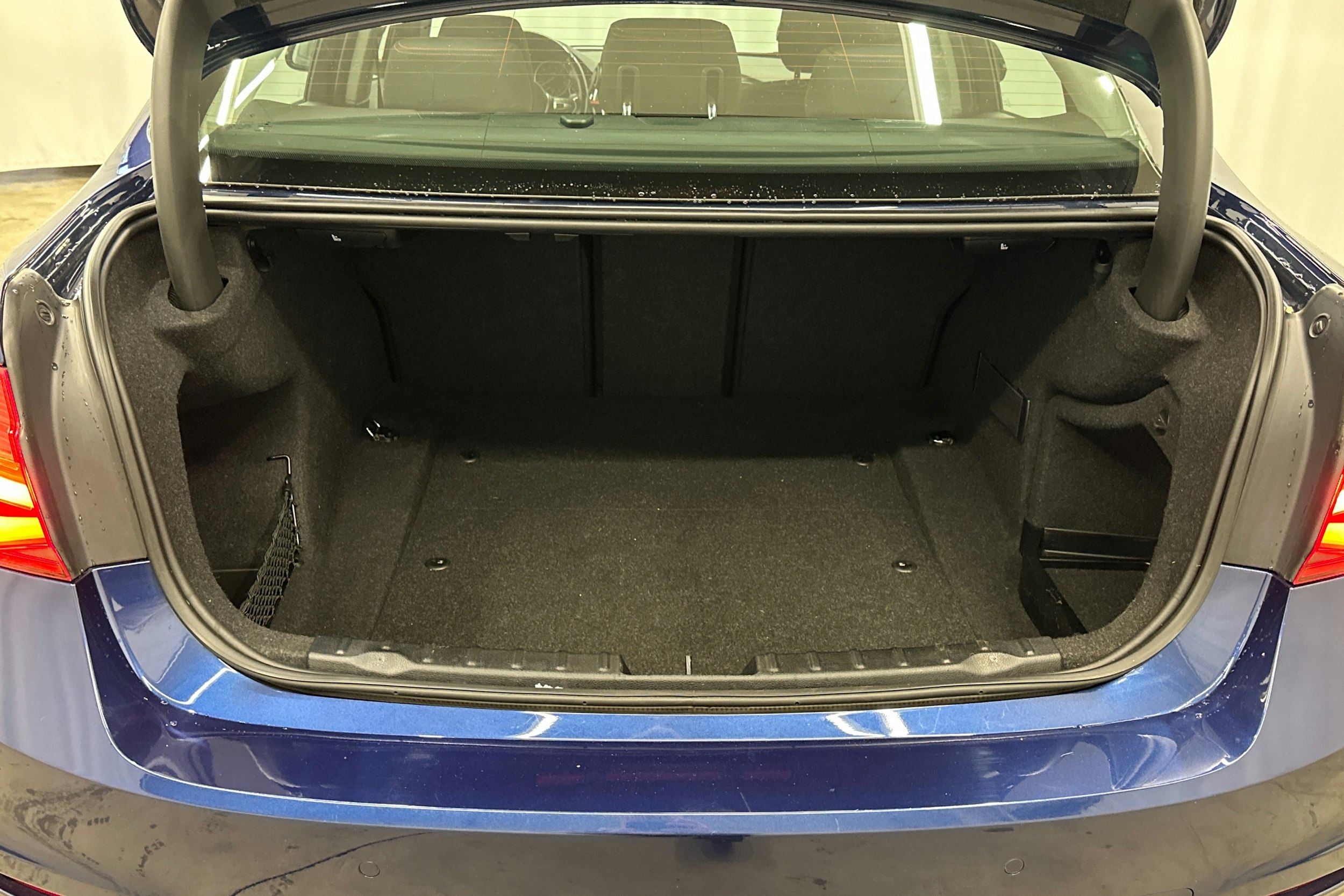 met. sininen BMW 318 2016 kuva 16.