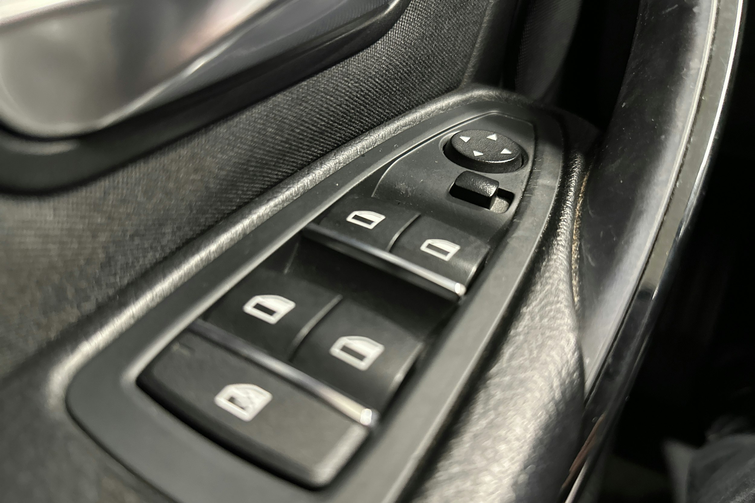 met. sininen BMW 318 2016 kuva 17.