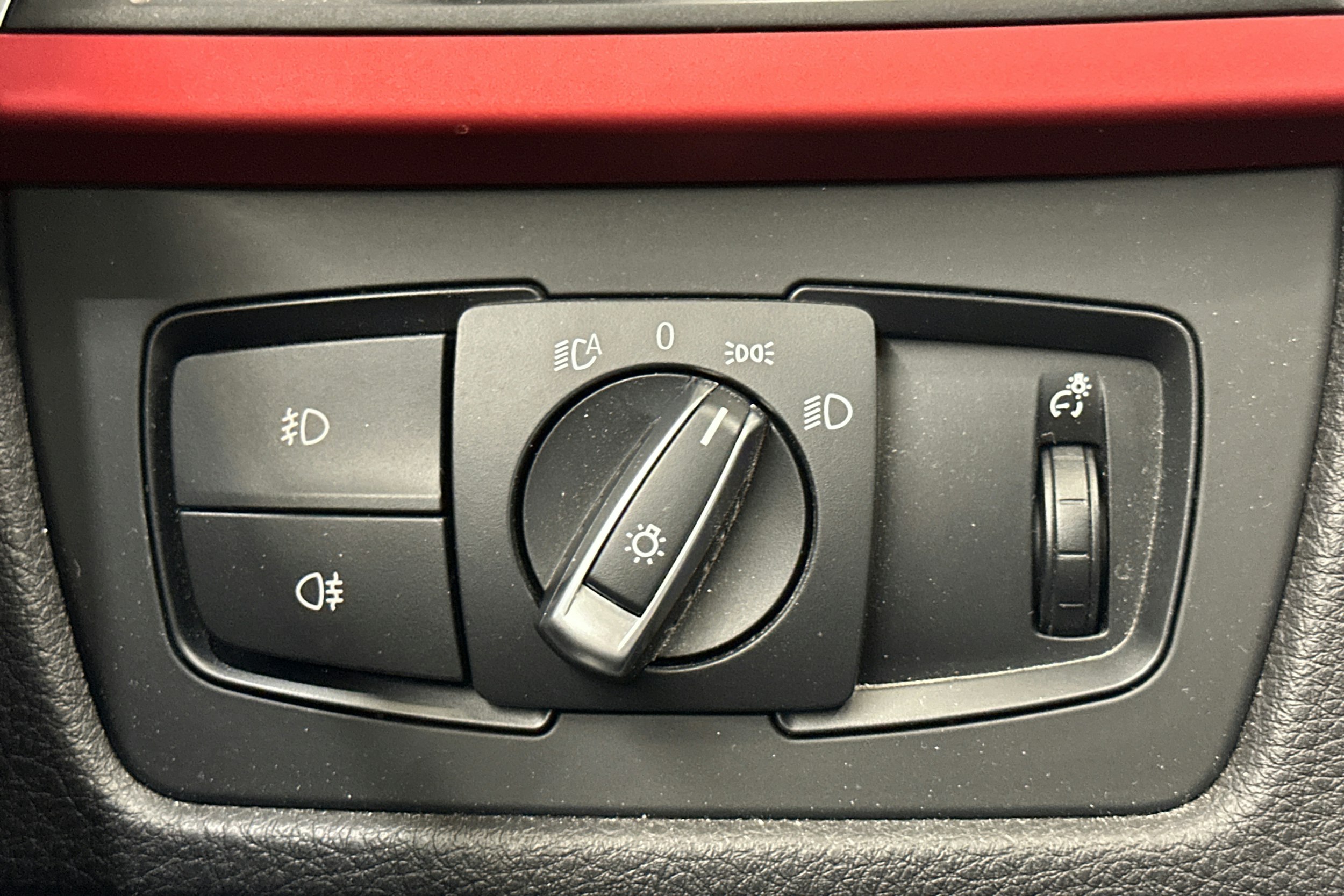 met. sininen BMW 318 2016 kuva 18.