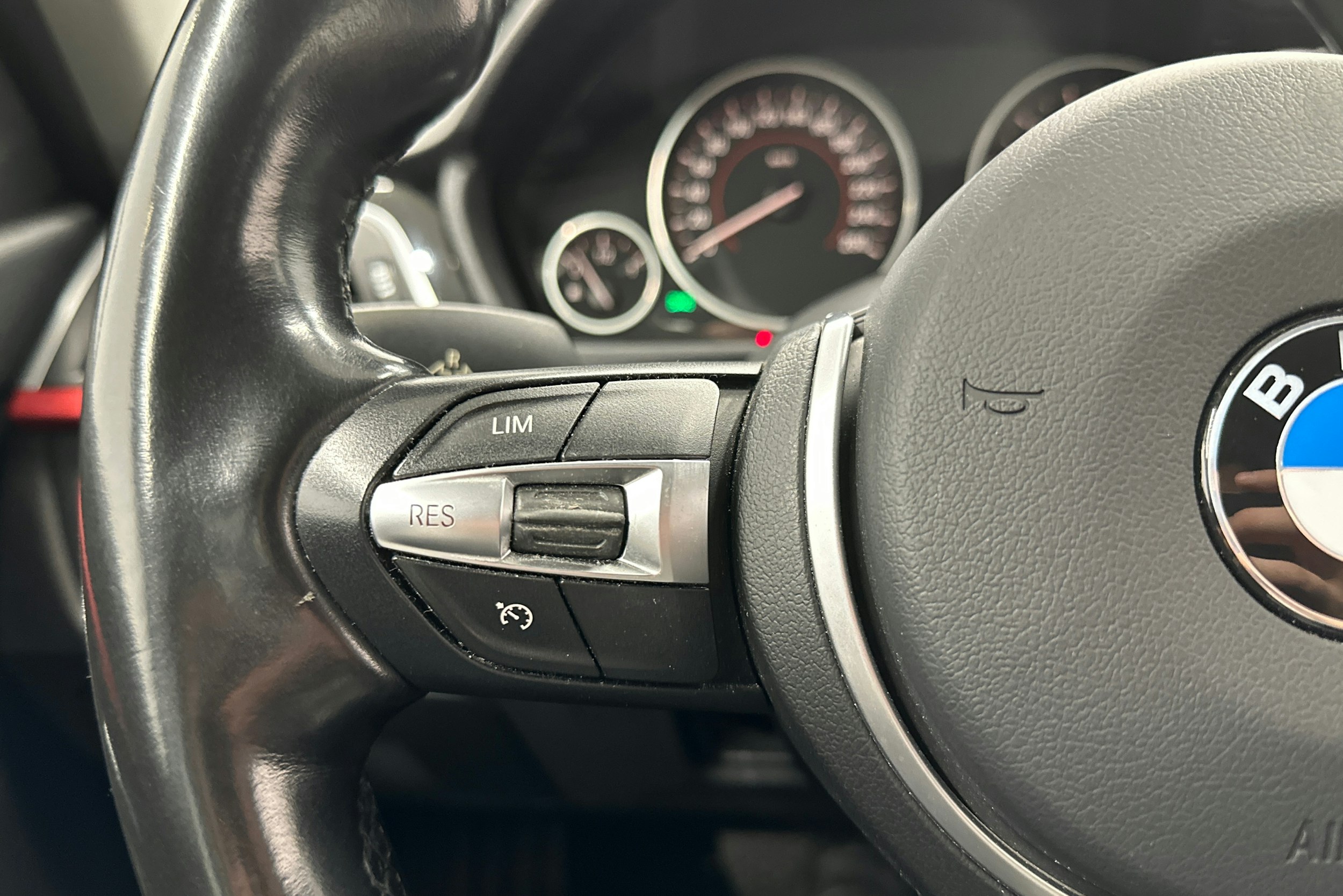 met. sininen BMW 318 2016 kuva 19.