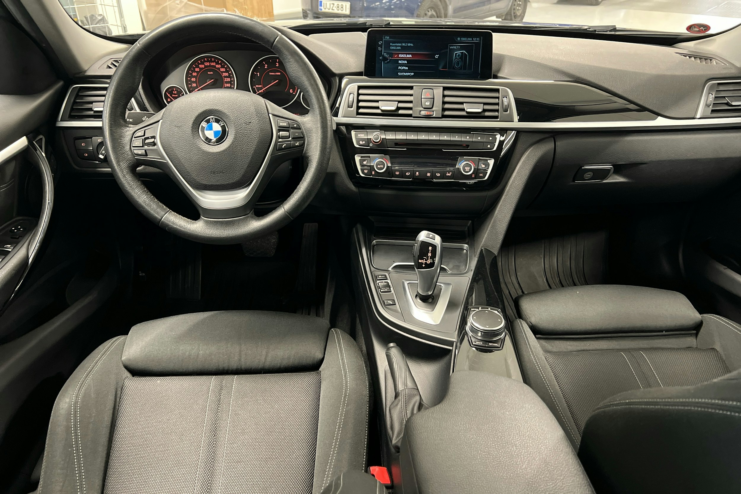 musta BMW 318 2017 kuva 7.