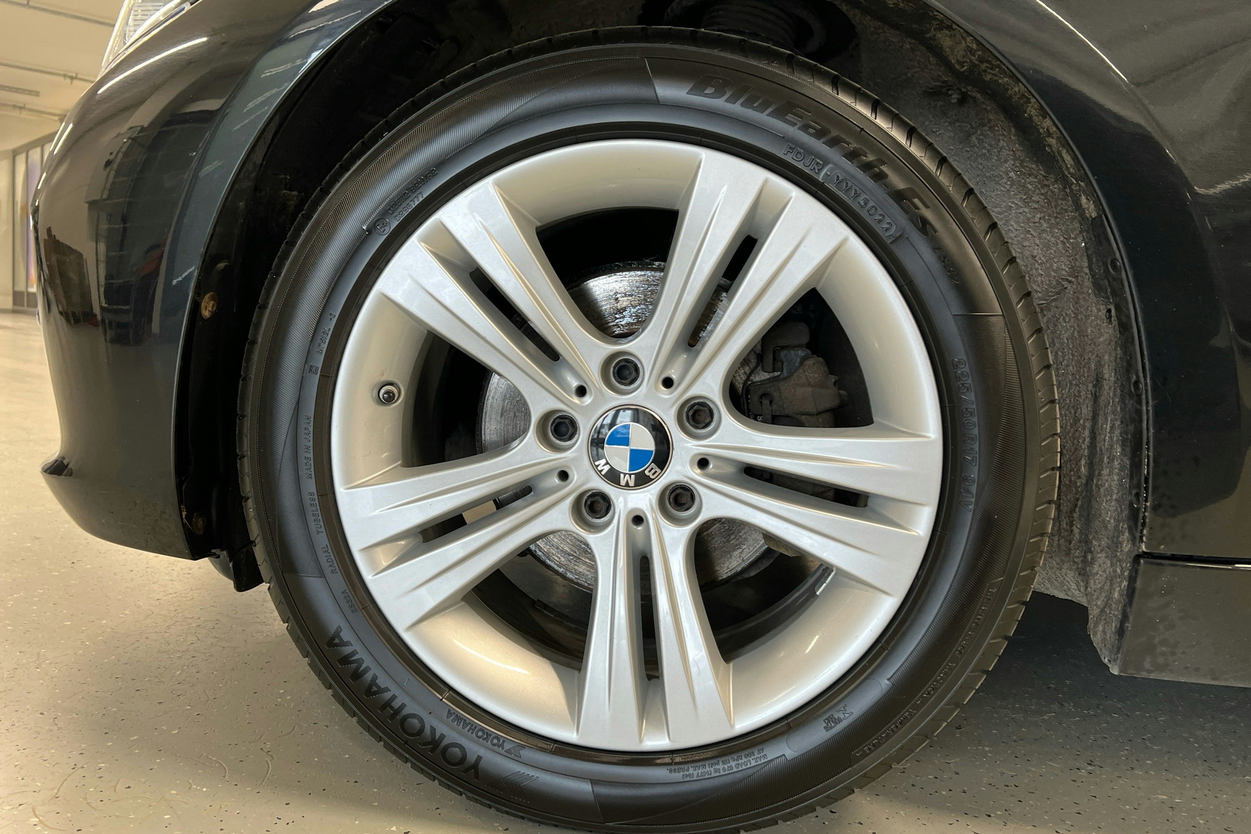 musta BMW 318 2017 kuva 9.