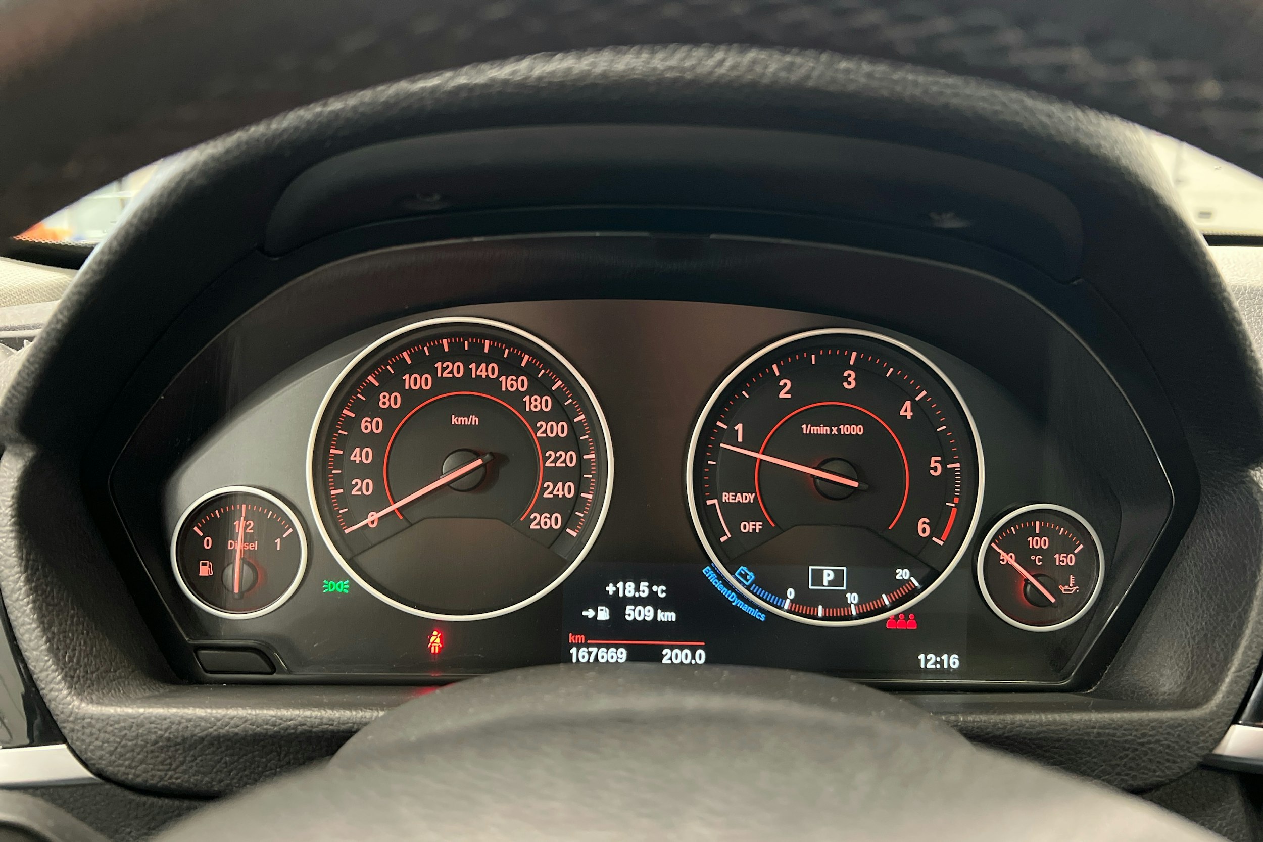 musta BMW 318 2017 kuva 15.