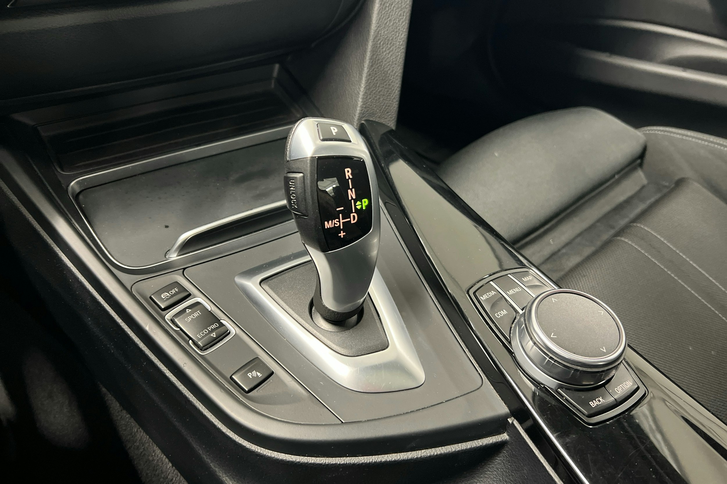 musta BMW 318 2017 kuva 20.