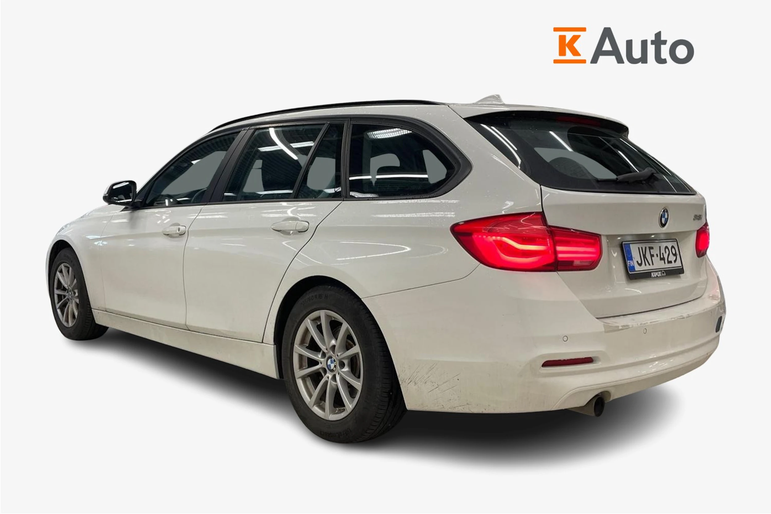 valkoinen BMW 318 2017 kuva 2.
