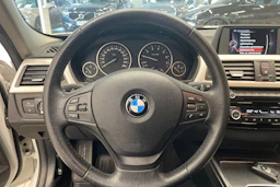 valkoinen BMW 318 2017 kuva 11.