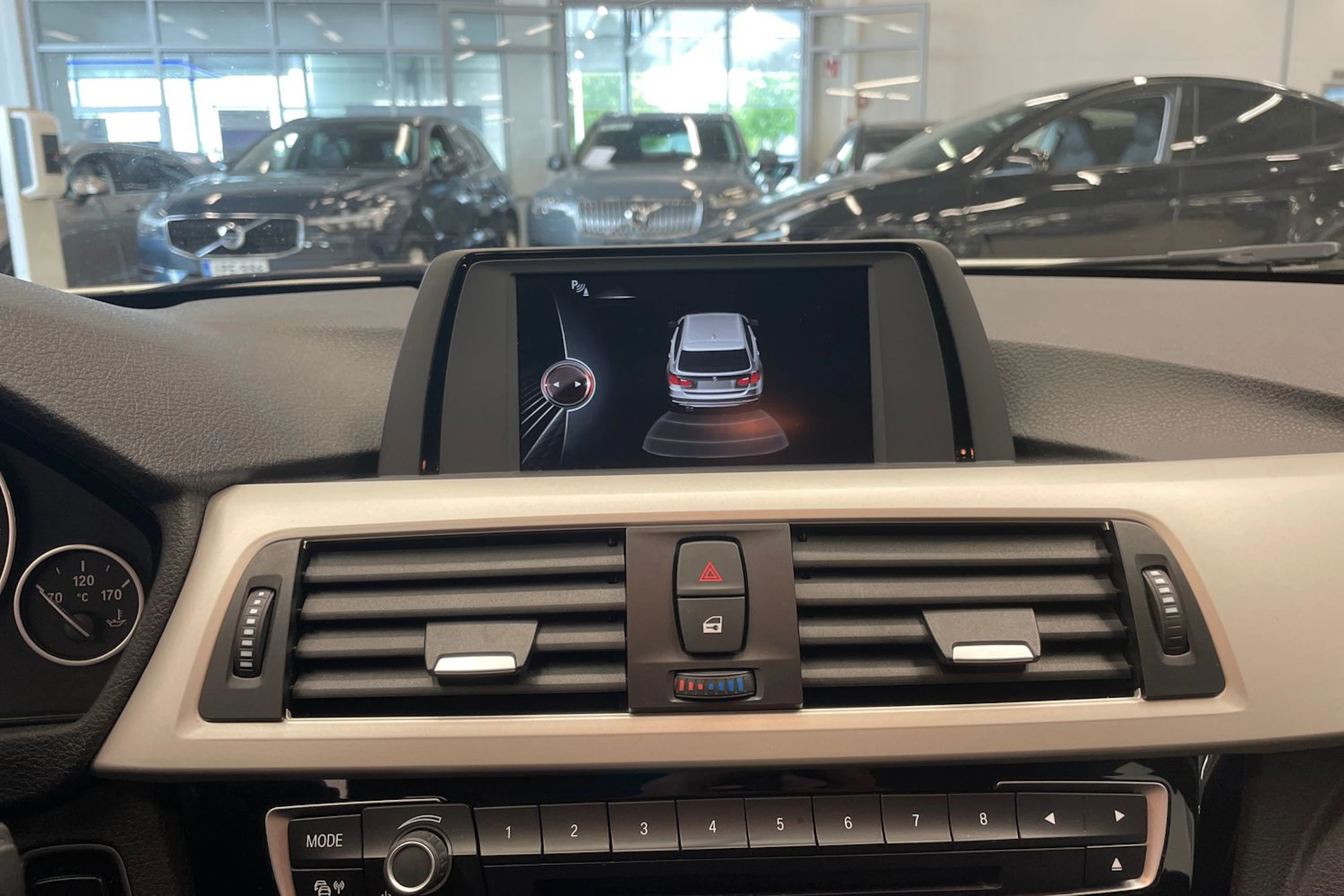 valkoinen BMW 318 2017 kuva 15.