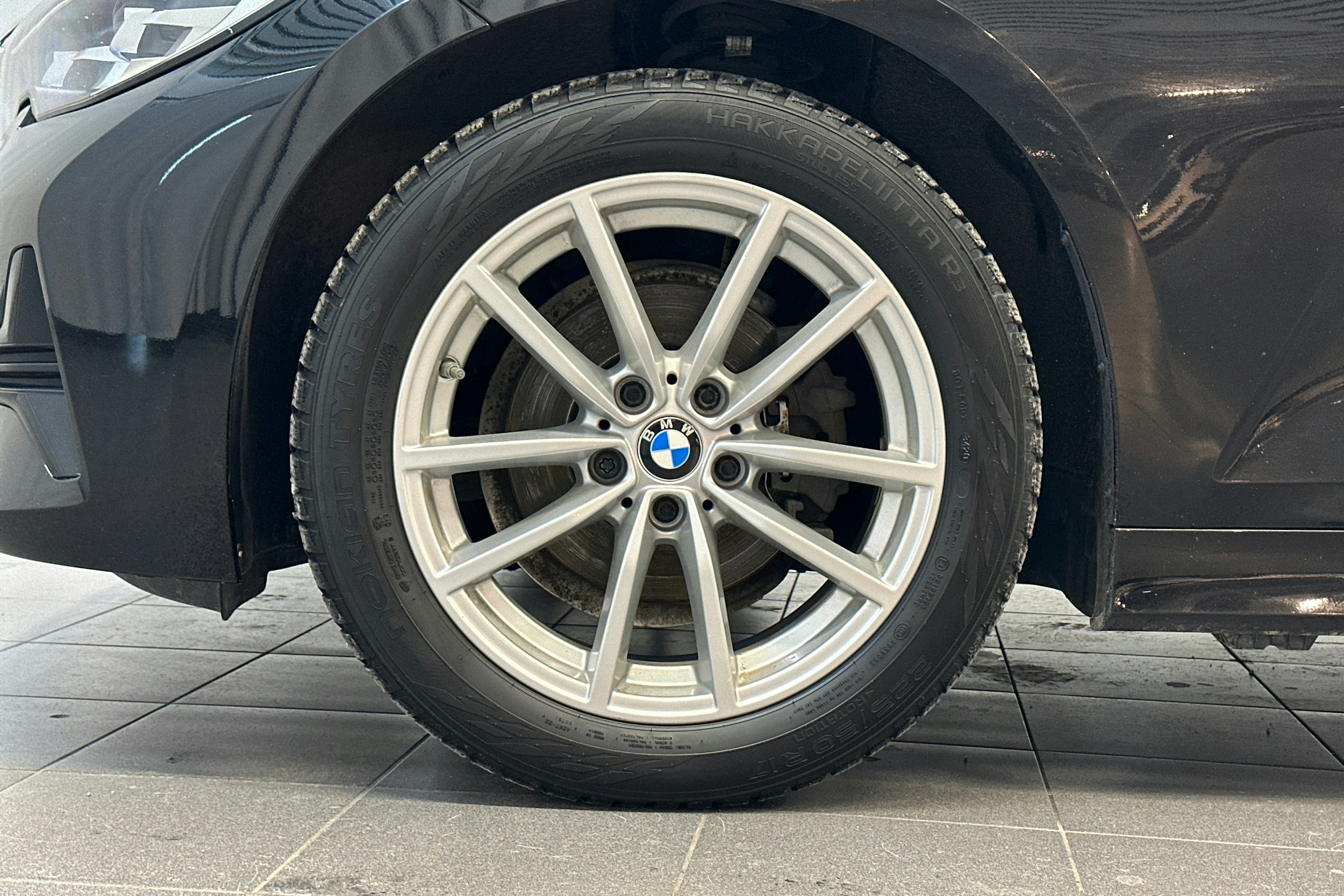 Musta BMW 318 2019 kuva 9.