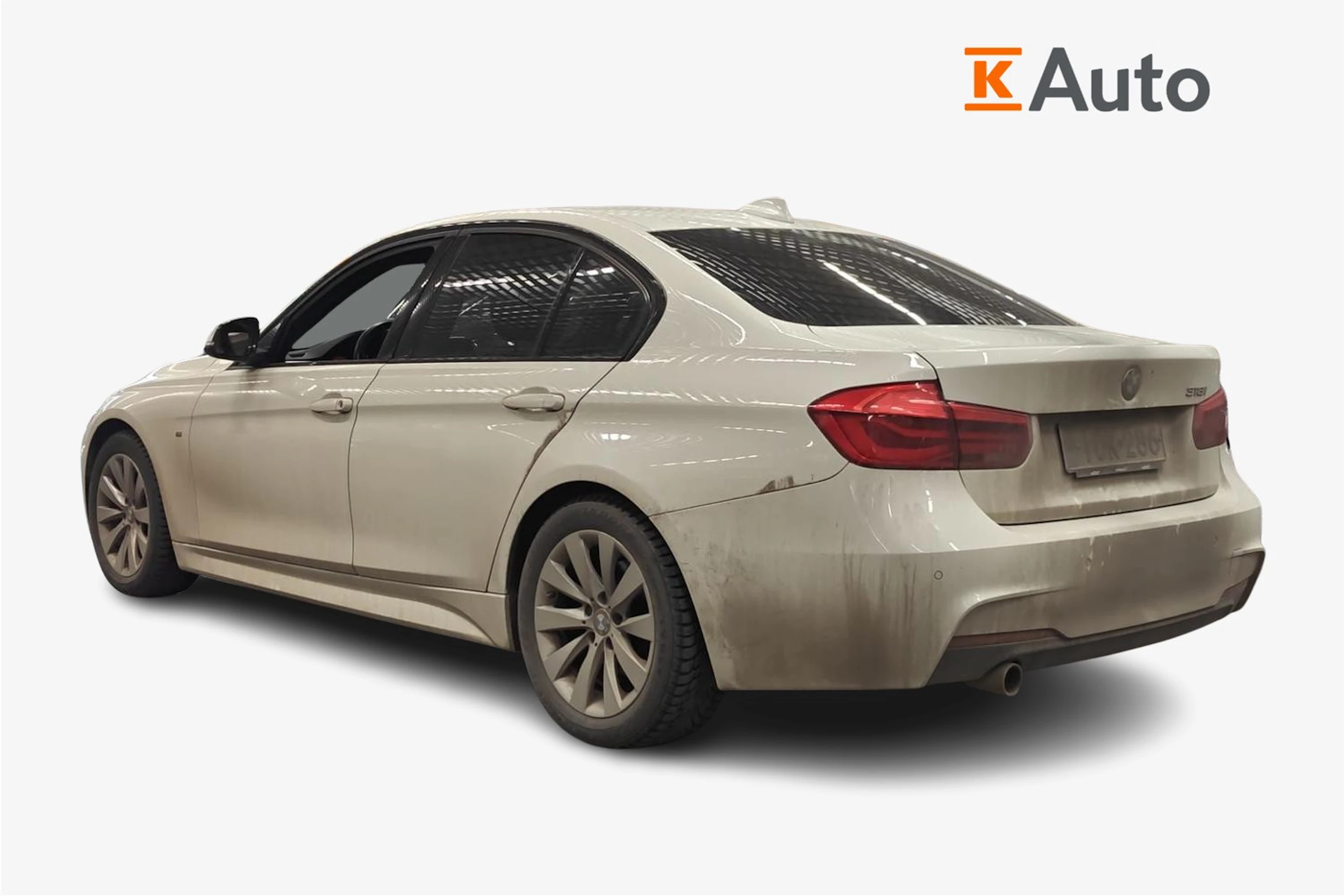 valkoinen BMW 318 2019 kuva 2.