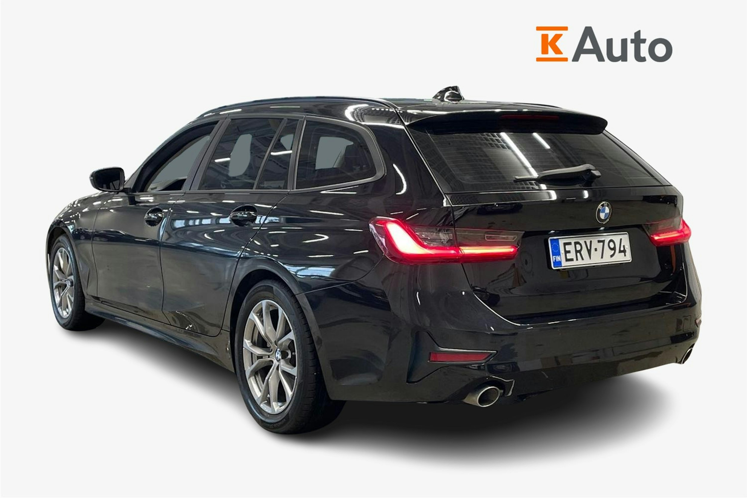 musta BMW 318 2020 kuva 2.