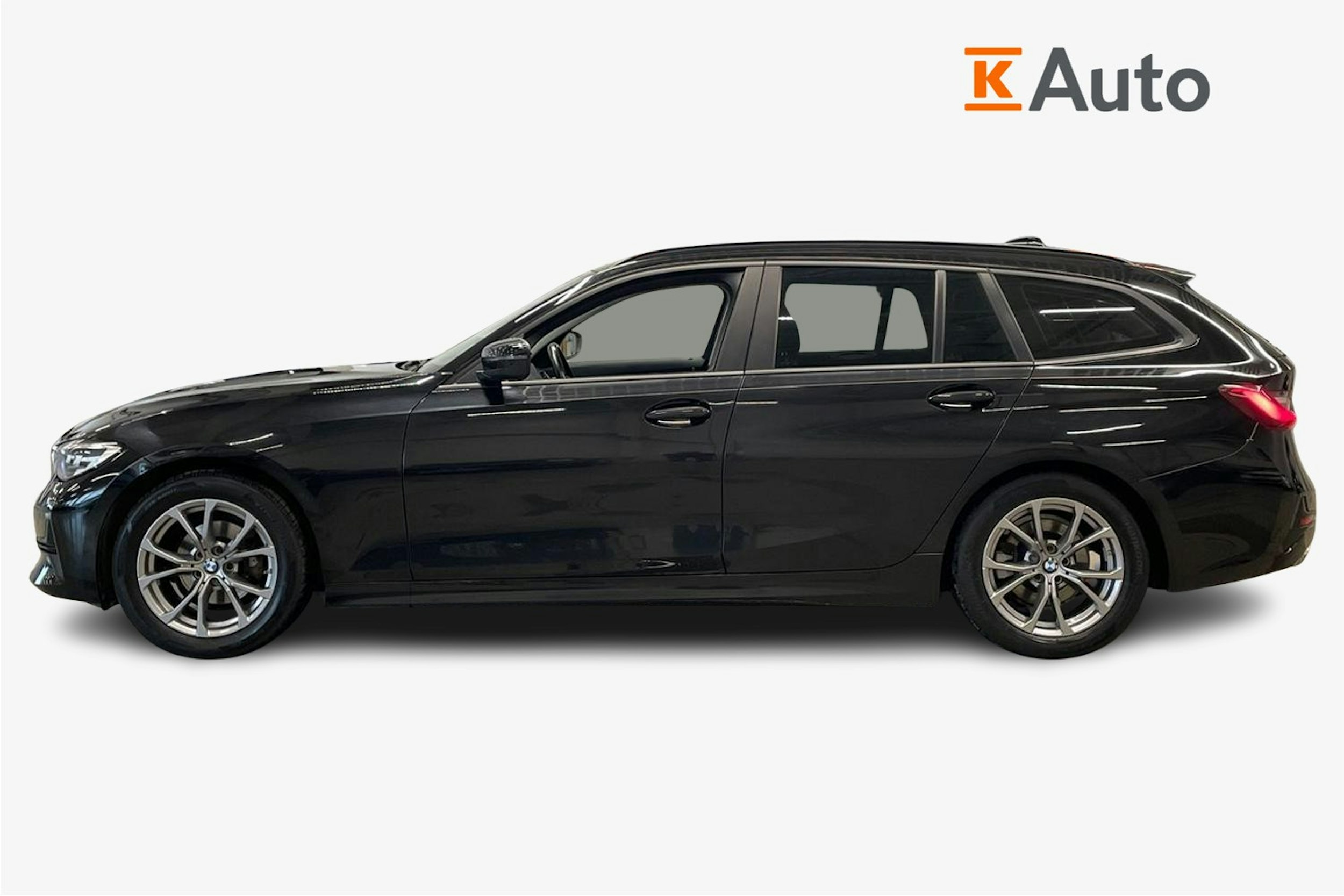 musta BMW 318 2020 kuva 6.
