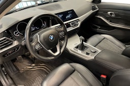 musta BMW 318 2020 kuva 7.