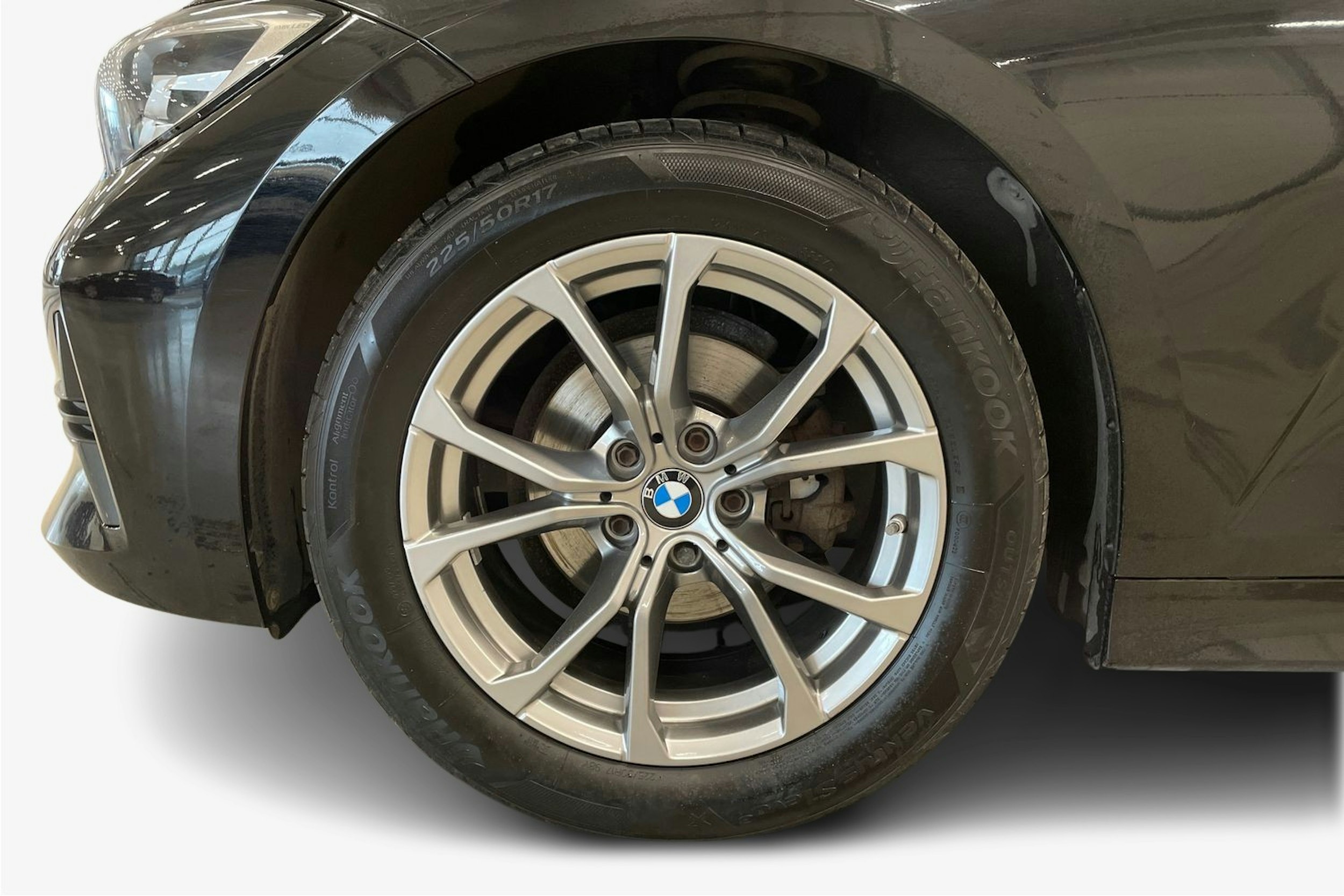 musta BMW 318 2020 kuva 11.