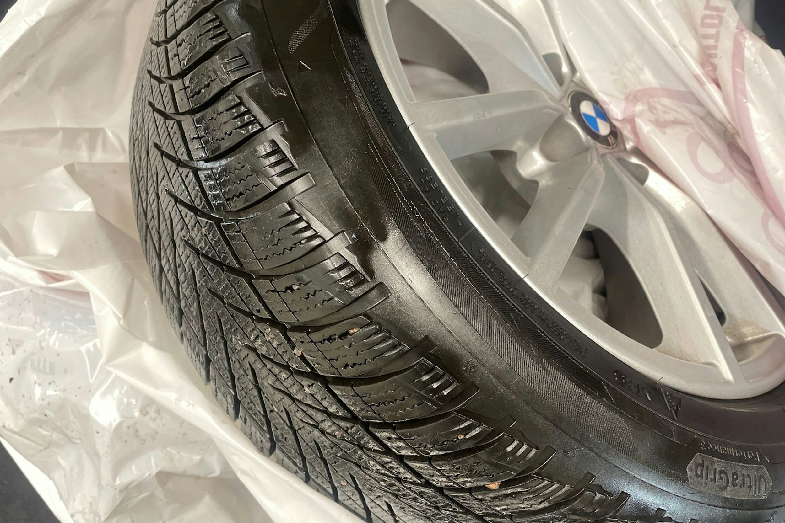 musta BMW 318 2020 kuva 15.