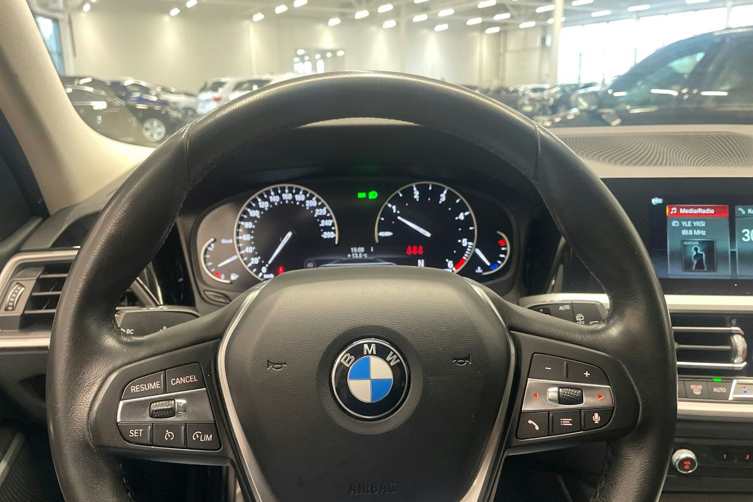 musta BMW 318 2020 kuva 16.
