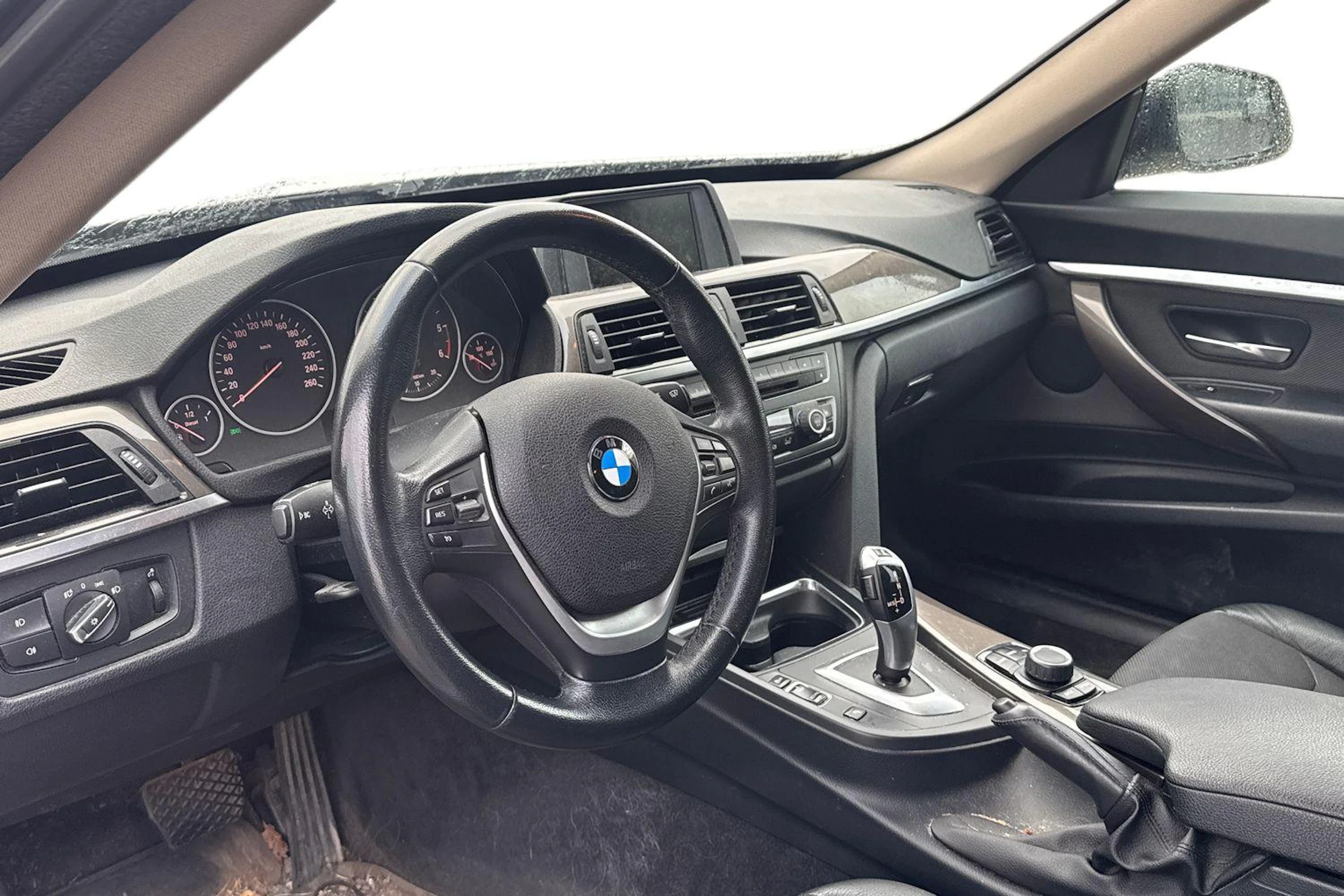 valkoinen BMW 318 Gran Turismo 2013 kuva 3.