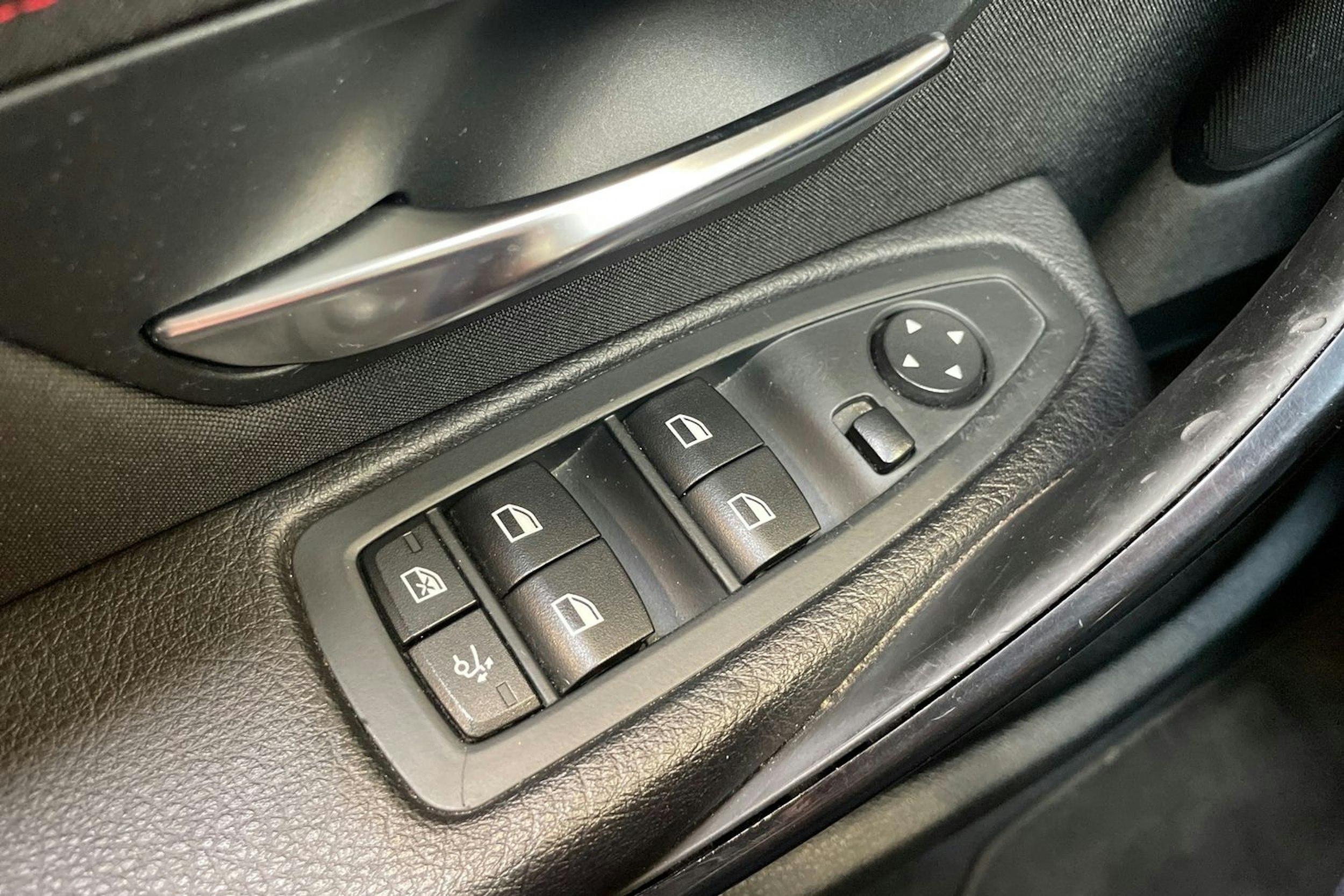 valkoinen BMW 318 Gran Turismo 2015 kuva 26.