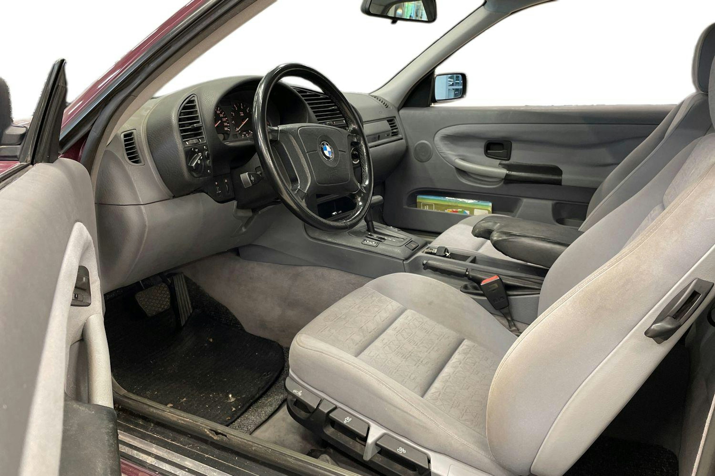 punainen BMW 320 1994 kuva 3.