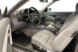 punainen BMW 320 1994 kuva 3.