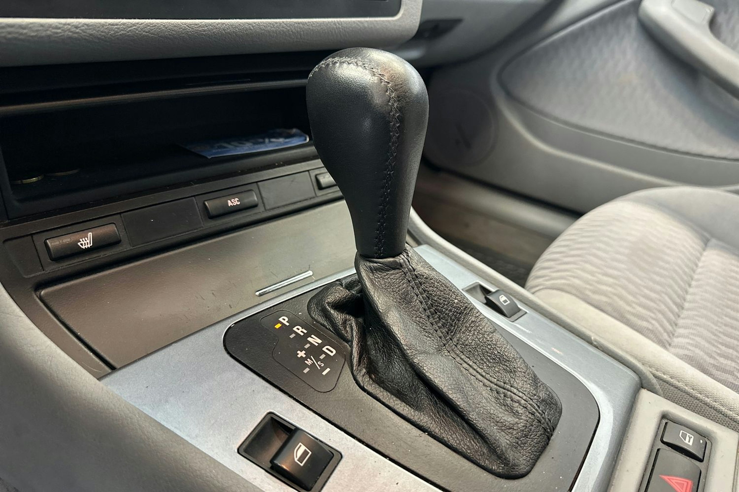 Punainen BMW 320 1998 kuva 13.