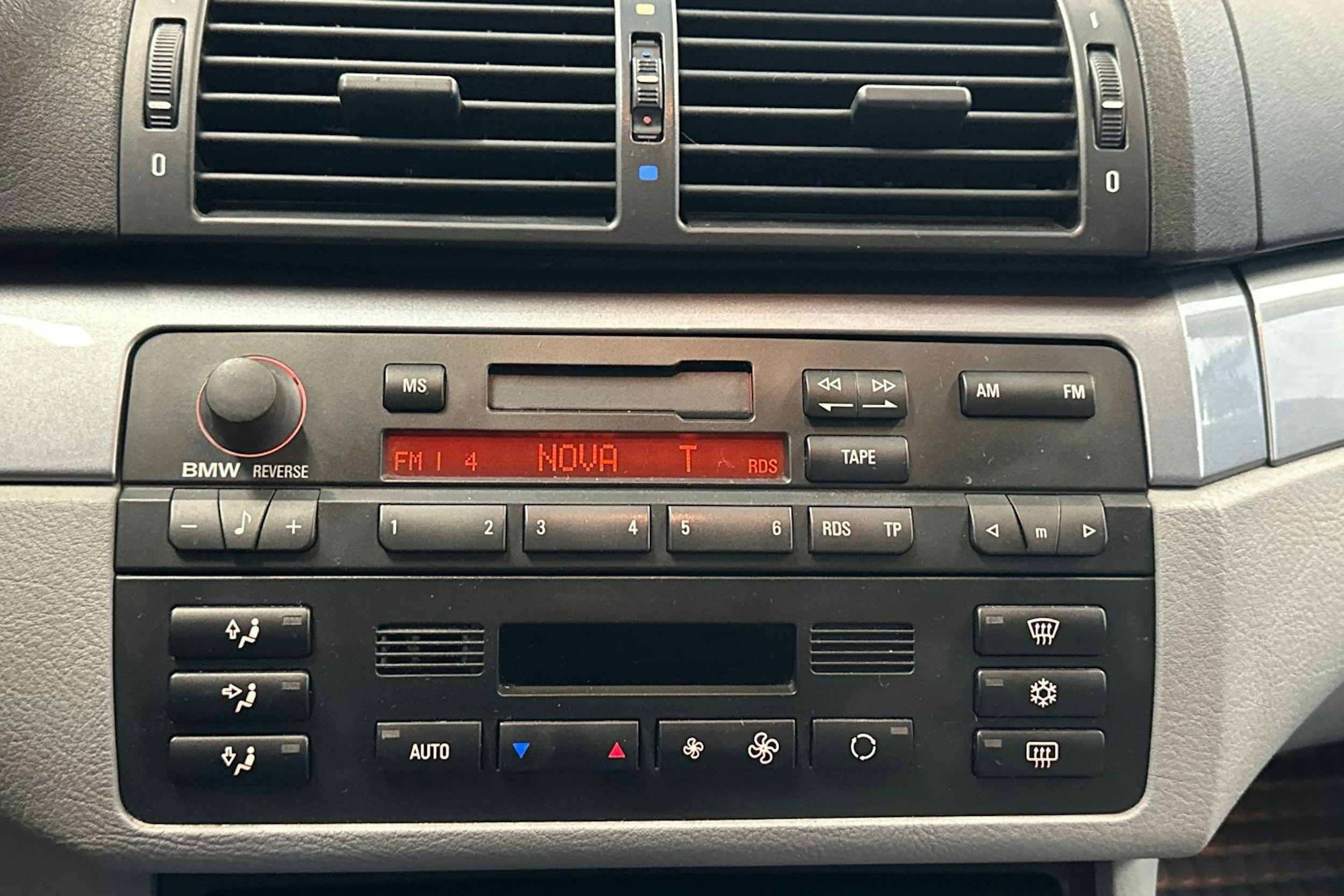 Punainen BMW 320 1998 kuva 14.