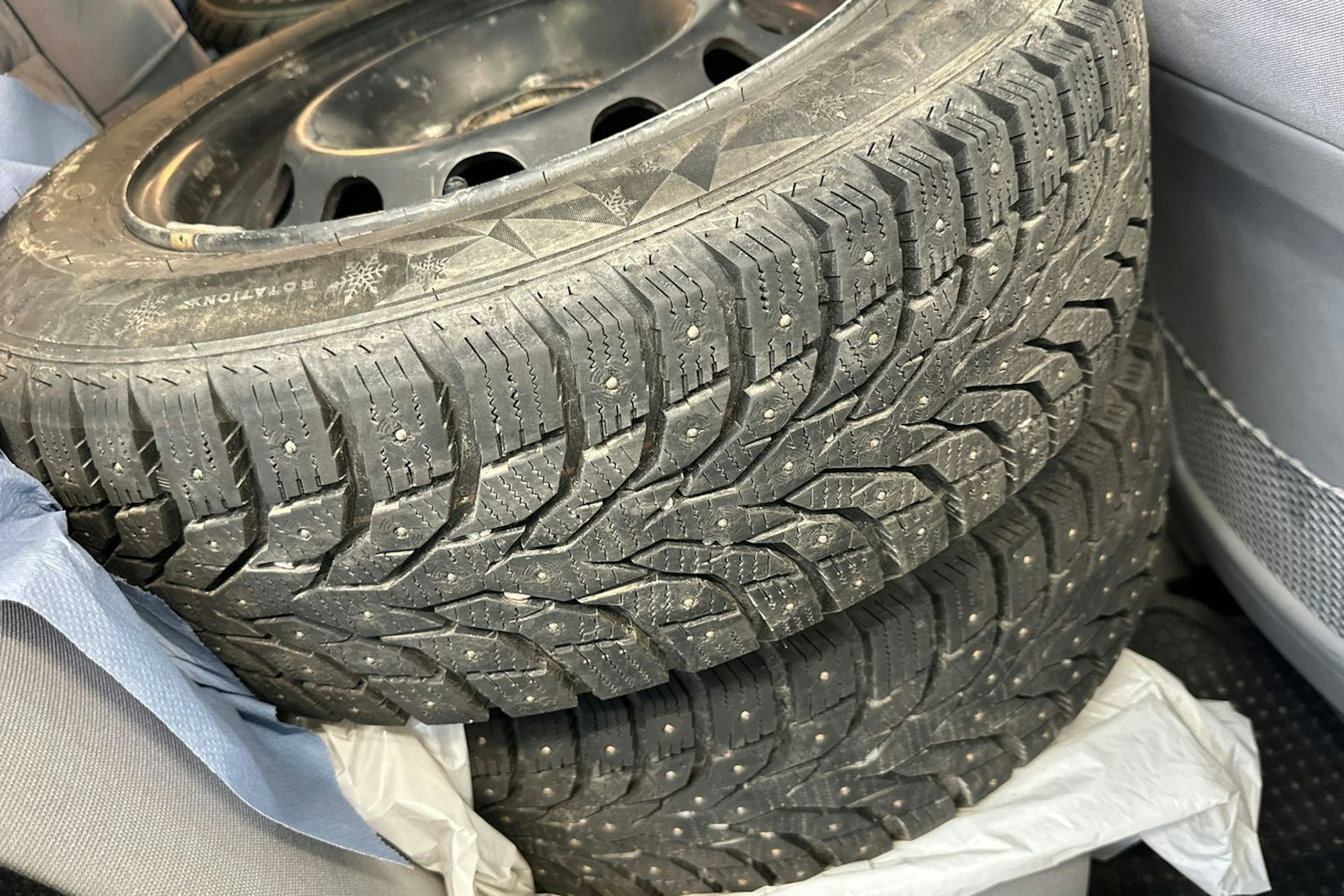 Punainen BMW 320 1998 kuva 18.