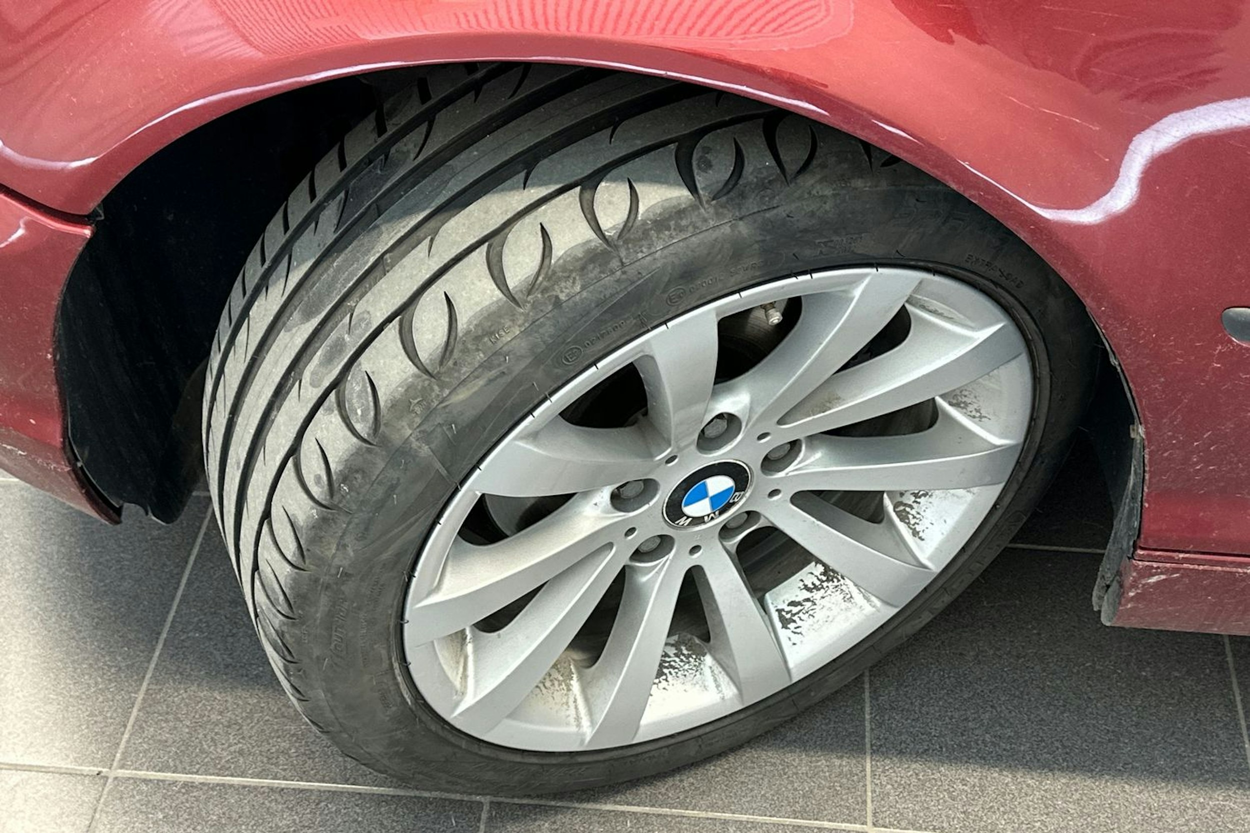 Punainen BMW 320 1998 kuva 19.