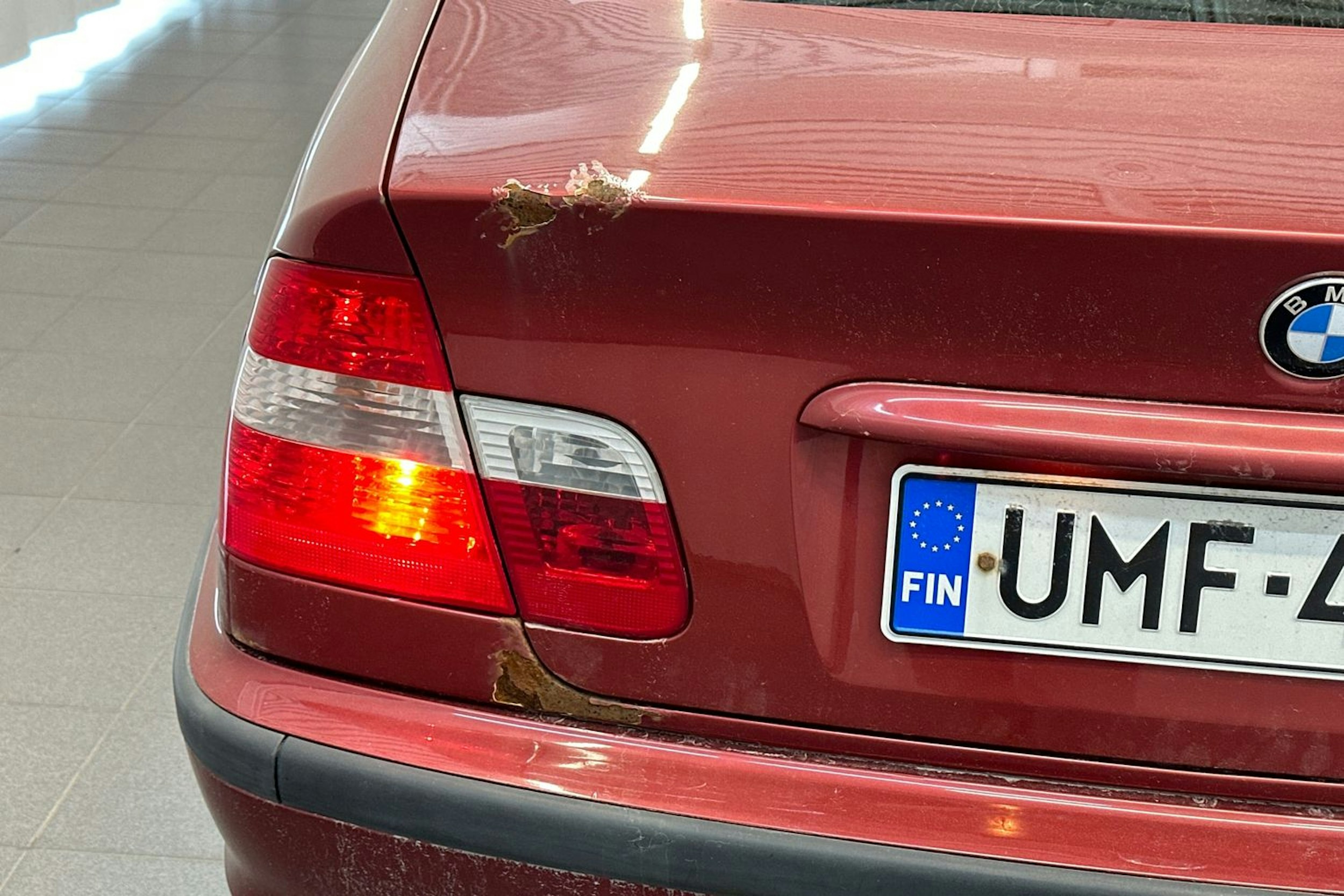 Punainen BMW 320 1998 kuva 20.
