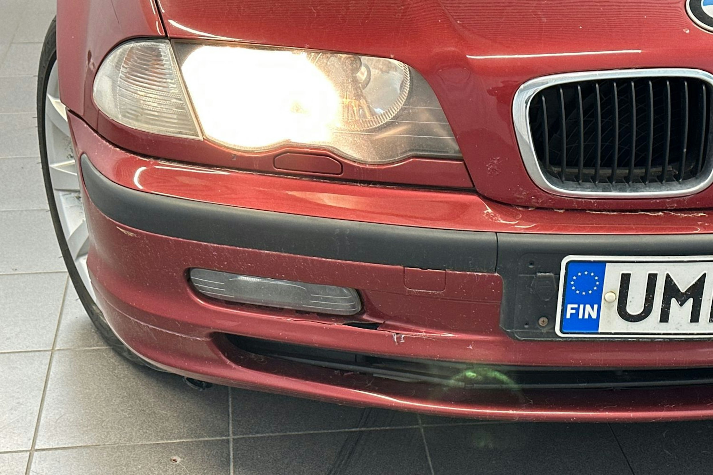 Punainen BMW 320 1998 kuva 22.
