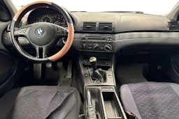 musta BMW 320 2004 kuva 9.