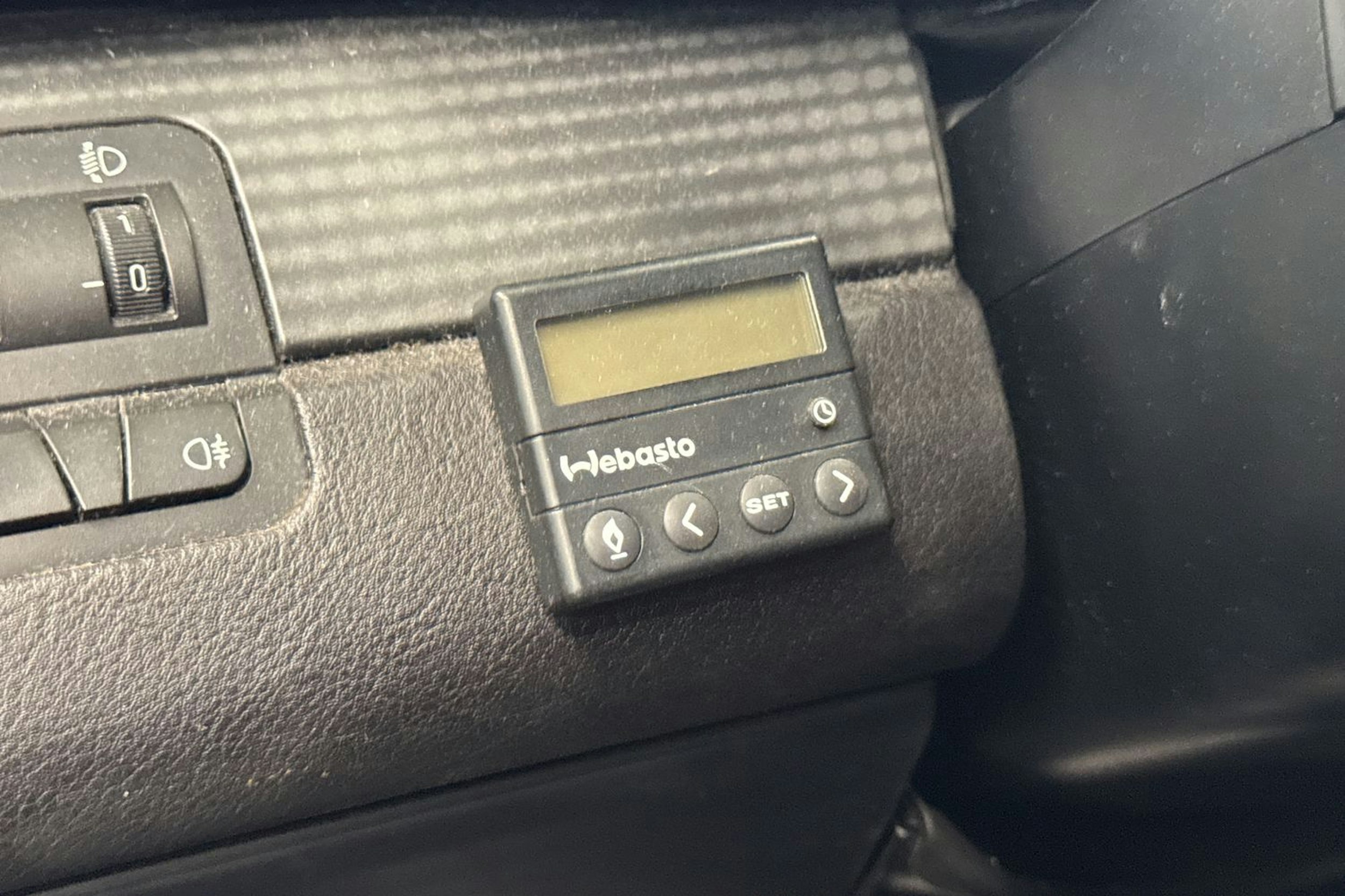 musta BMW 320 2004 kuva 17.