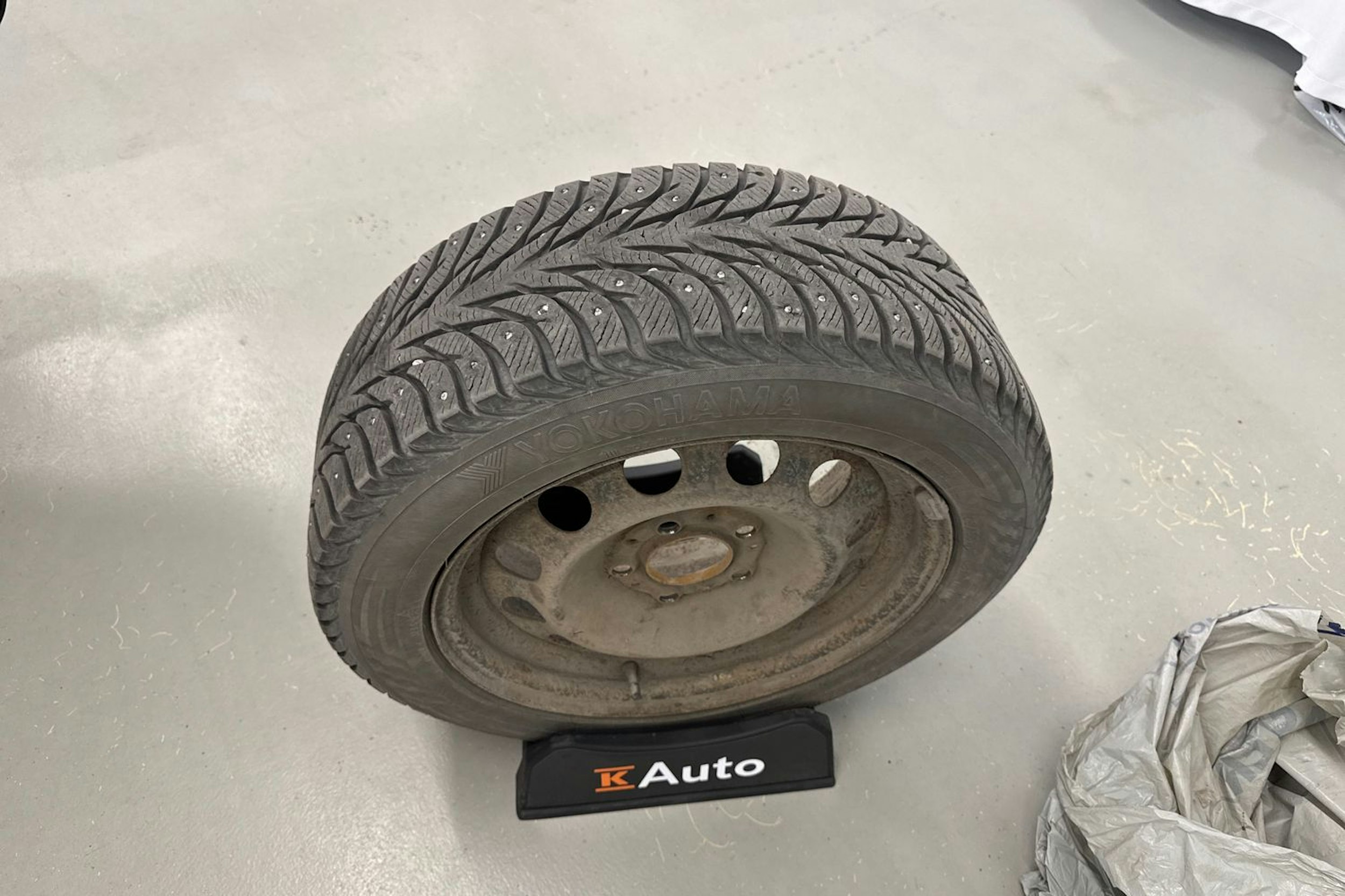 musta BMW 320 2004 kuva 18.