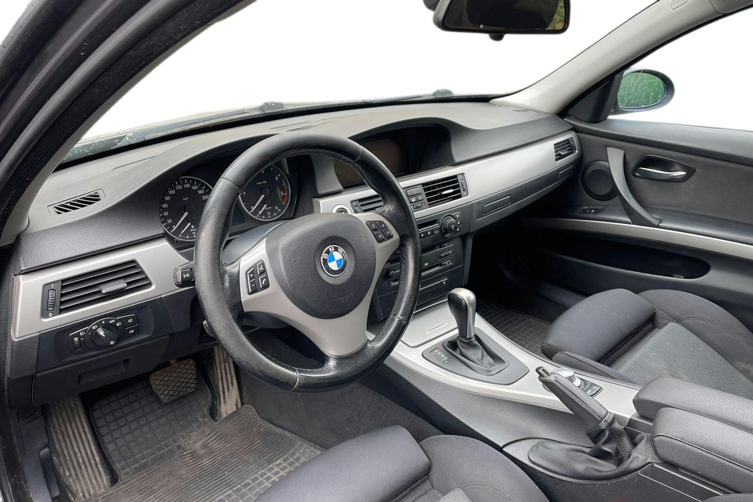harmaa BMW 320 2006 kuva 3.