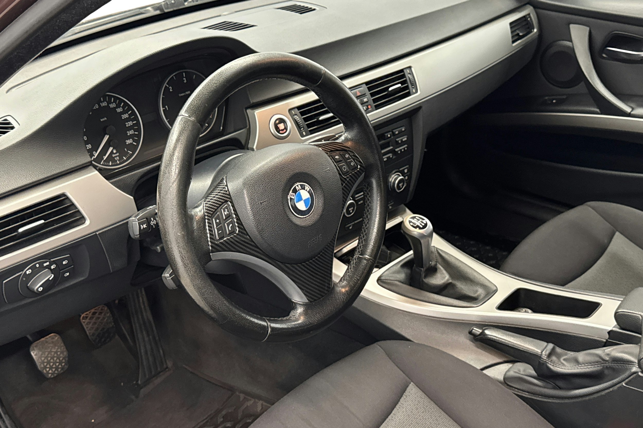 punainen BMW 320 2007 kuva 7.