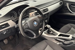 punainen BMW 320 2007 kuva 7.