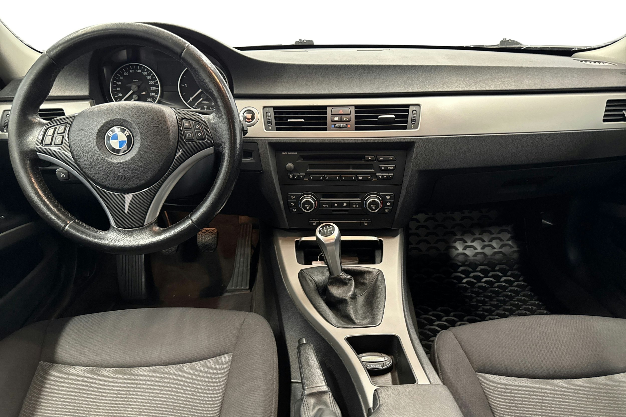 punainen BMW 320 2007 kuva 9.