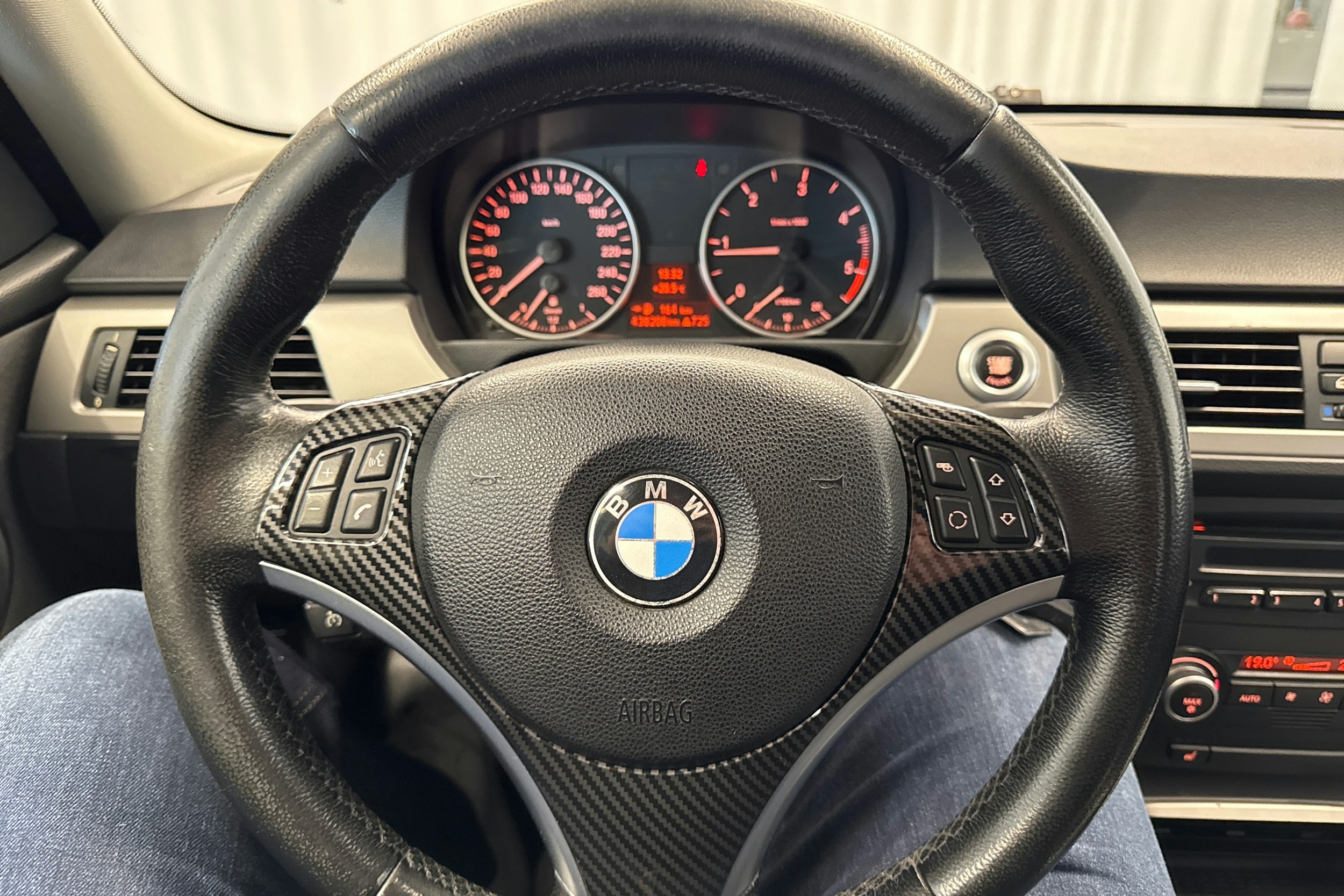 punainen BMW 320 2007 kuva 14.