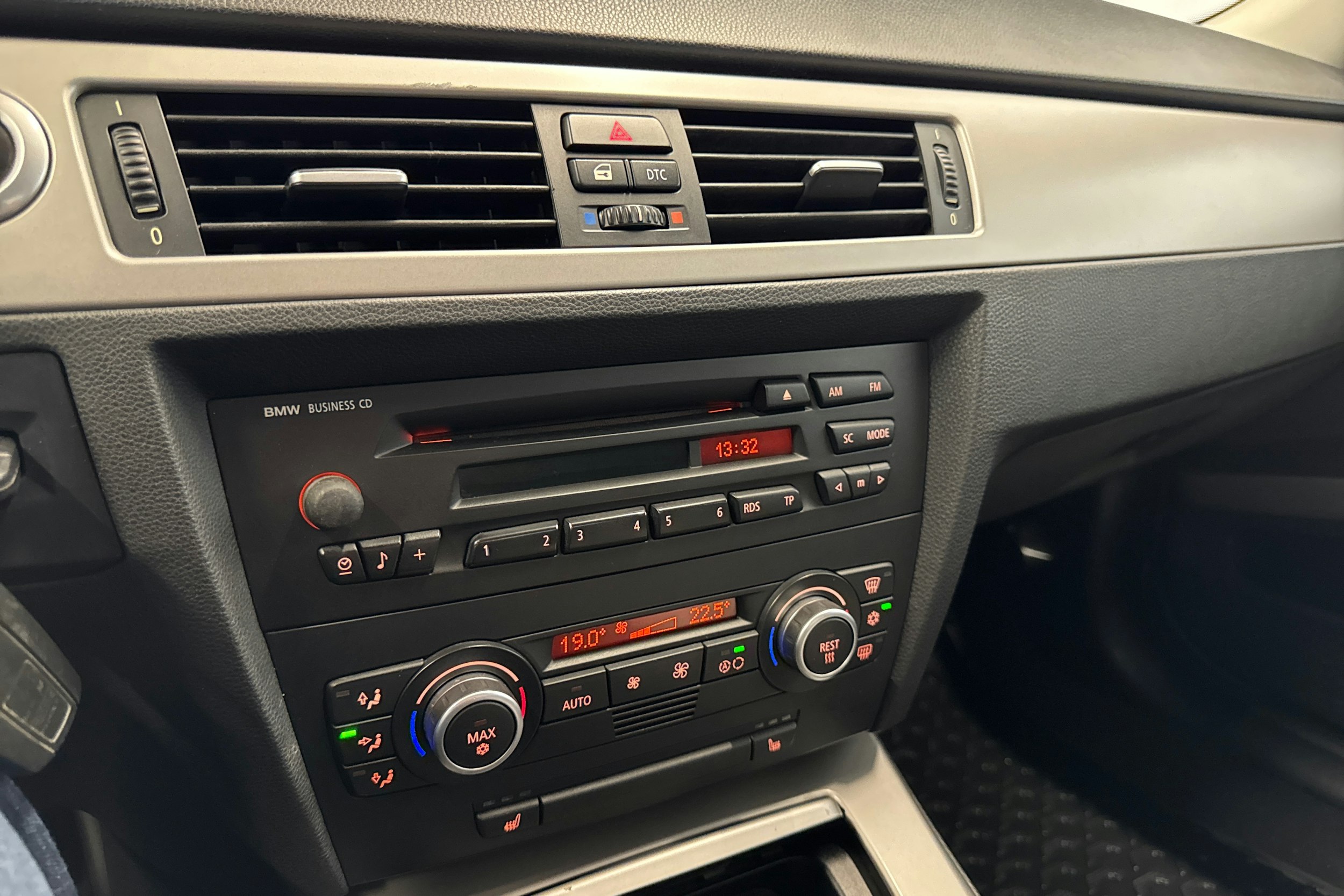 punainen BMW 320 2007 kuva 16.
