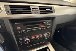 punainen BMW 320 2007 kuva 16.